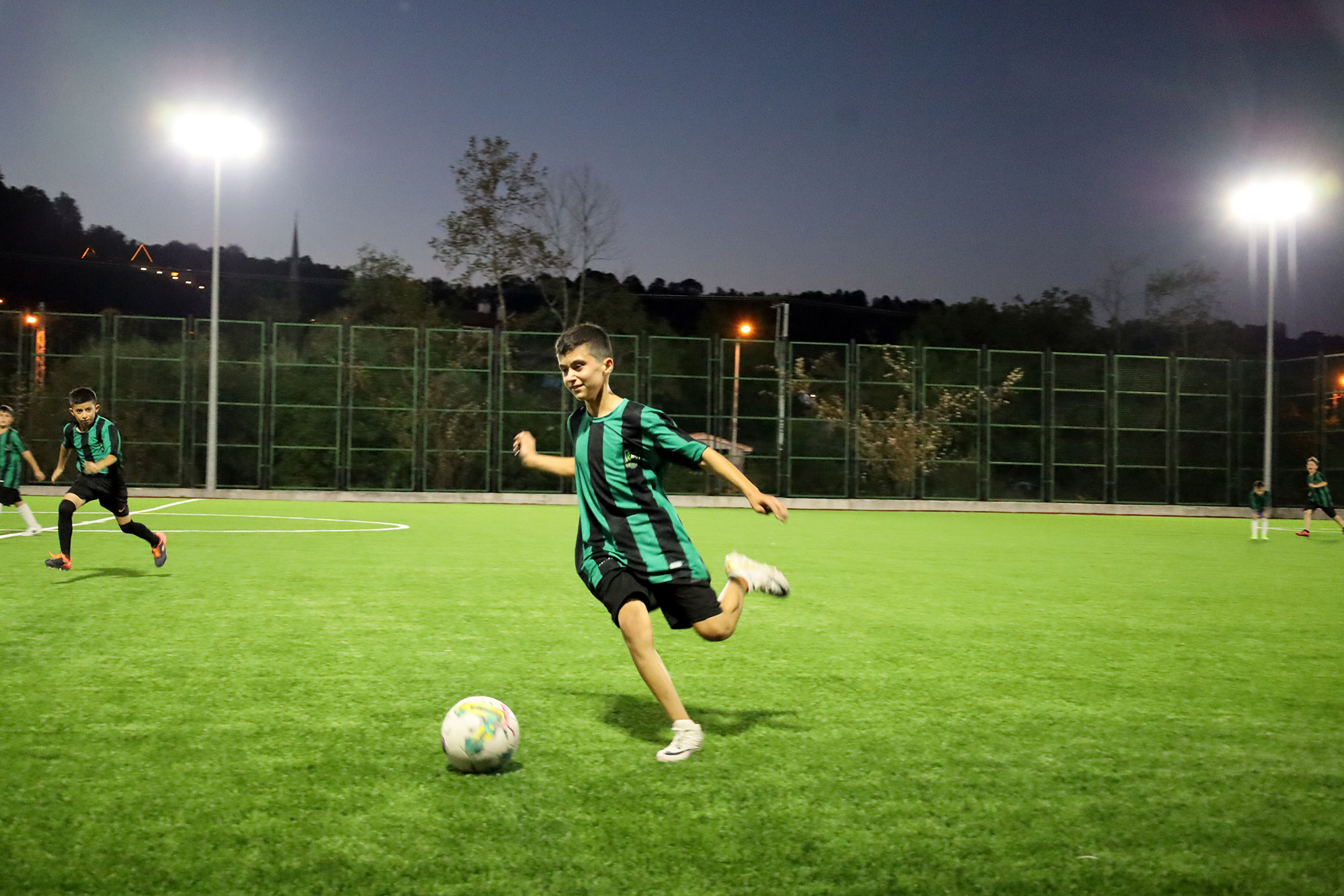 Gençler için yeni spor alanı: Sapanca Akçay’ın futbol tesisine yeni yüz