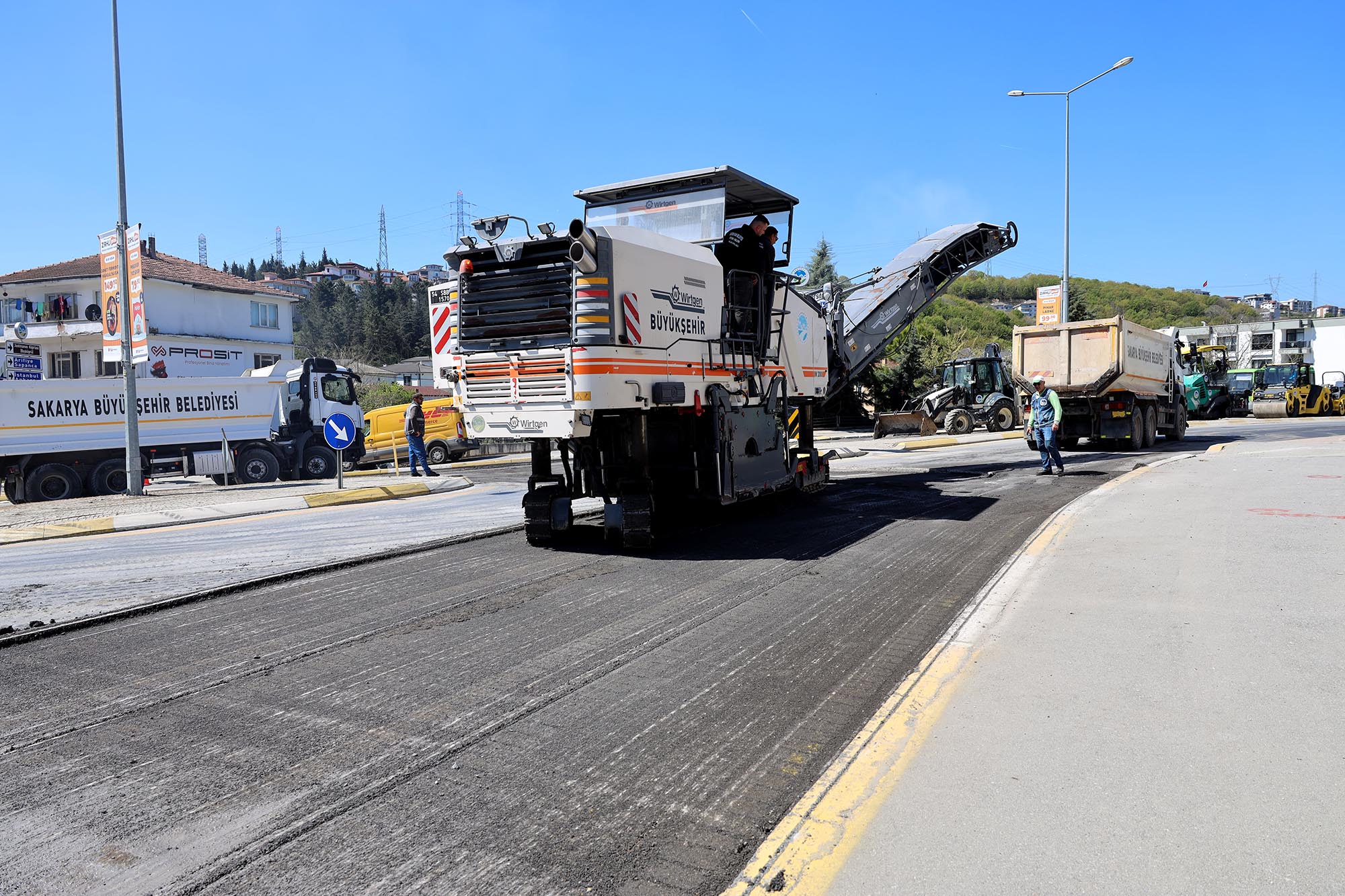Büyükşehir’den asfalt sezonu öncesi önemli güzergahlarda iyileştirme çalışması