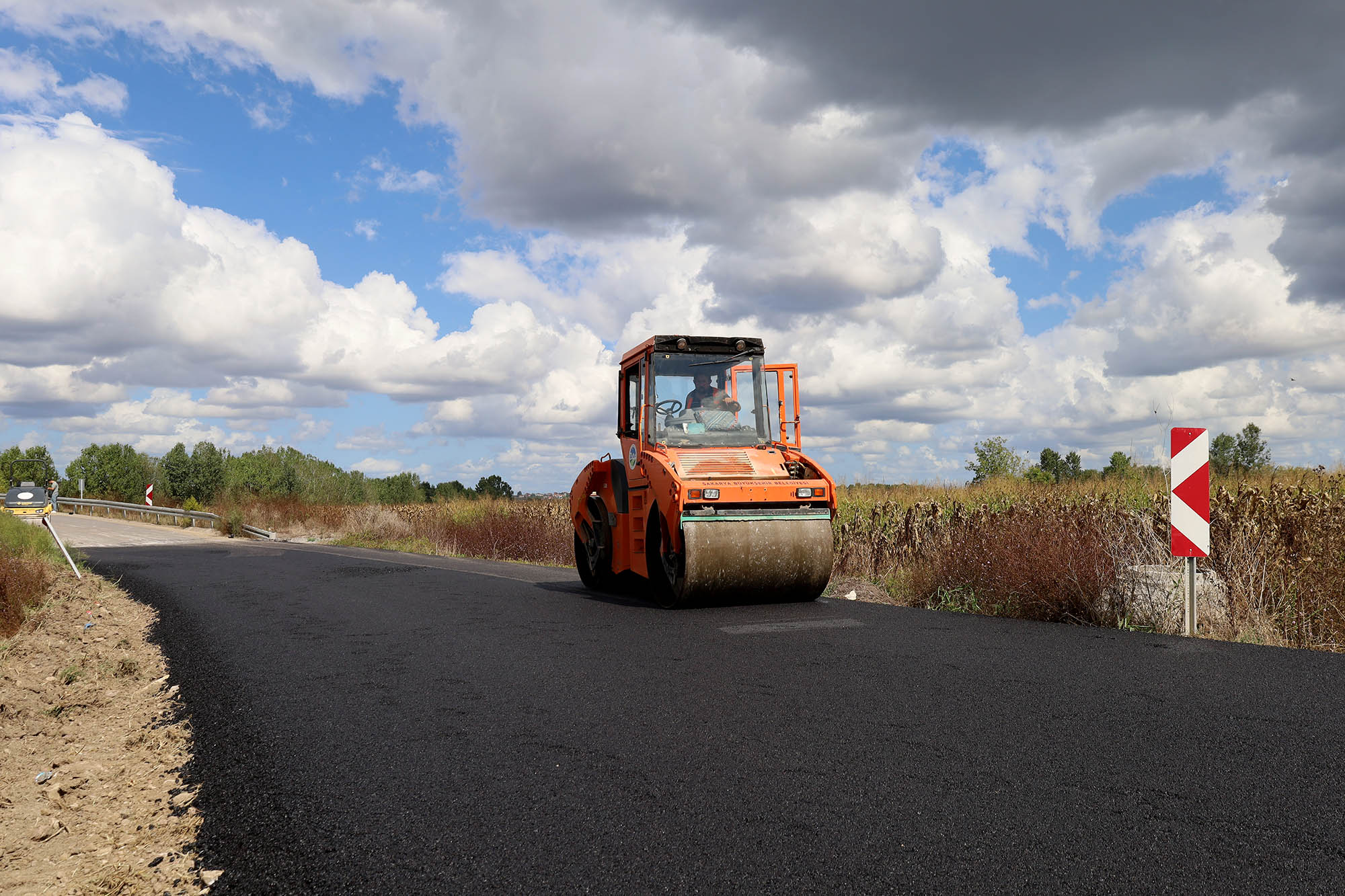 Sakarya’nın kuzeyinde 4 mahalle daha sıcak asfalta buluşuyor