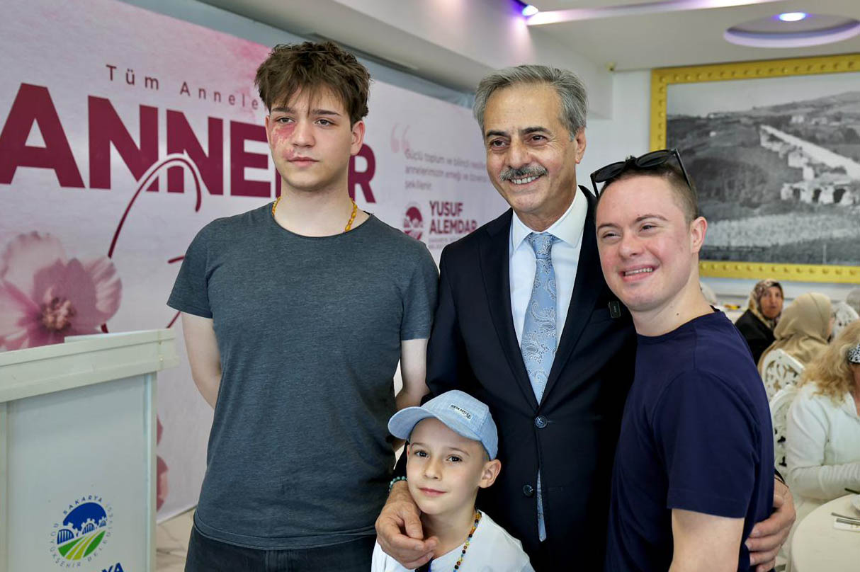 “Anne sadece evlat büyüten değil, geleceğin temellerini atan güçlü bir rehberdir”
