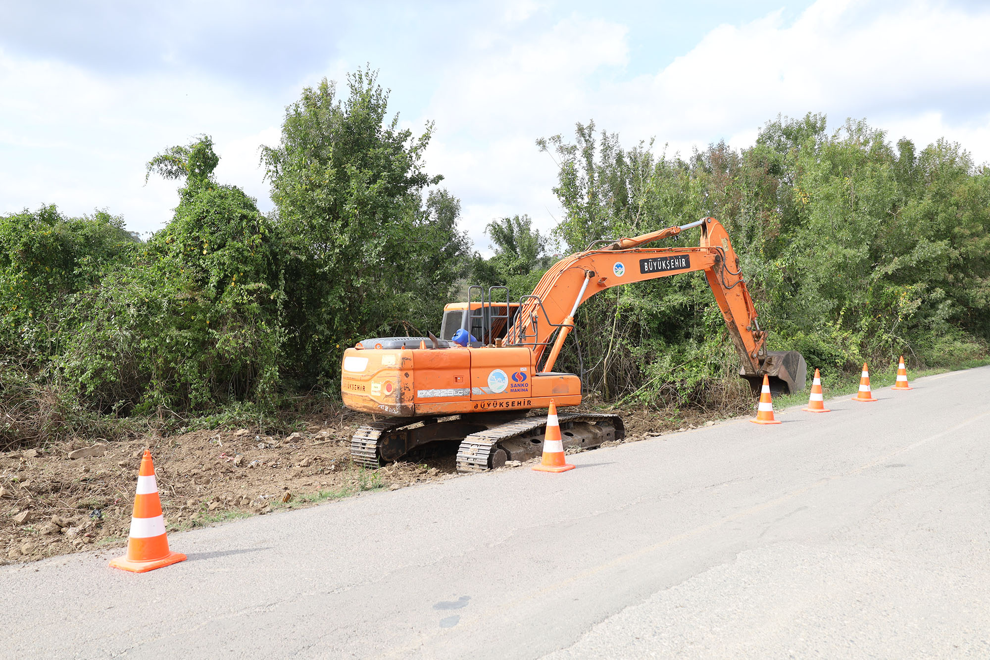Büyükşehir’den 20 mahalleye ulaşımı kolaylaştıracak yol hamlesi