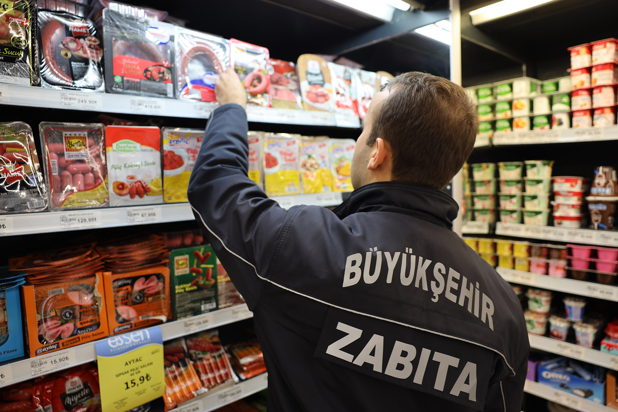 Büyükşehir’den 2026 öncesi fahiş fiyat artışına geçit yok: Sahaya inip marketleri tek tek incelediler