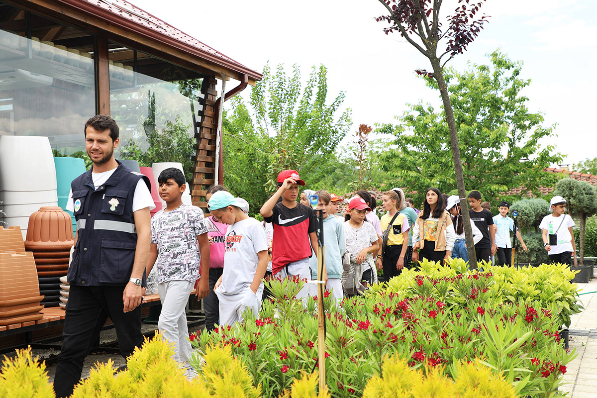 Büyükşehir’in tarım projeleri ile öğrencilere toprak bilinci aşılanıyor