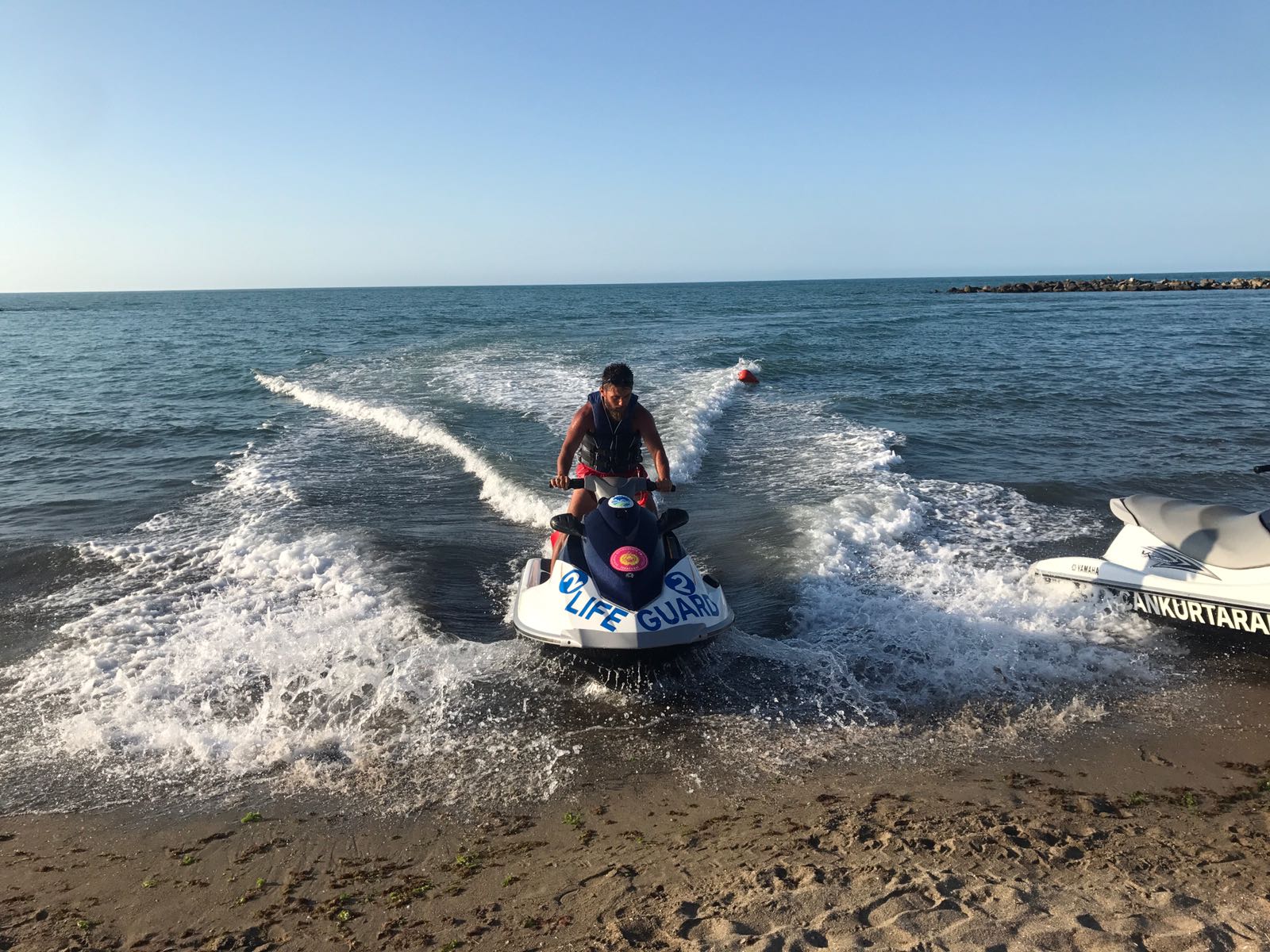 Bin 246 kişi boğulmaktan kurtarıldı