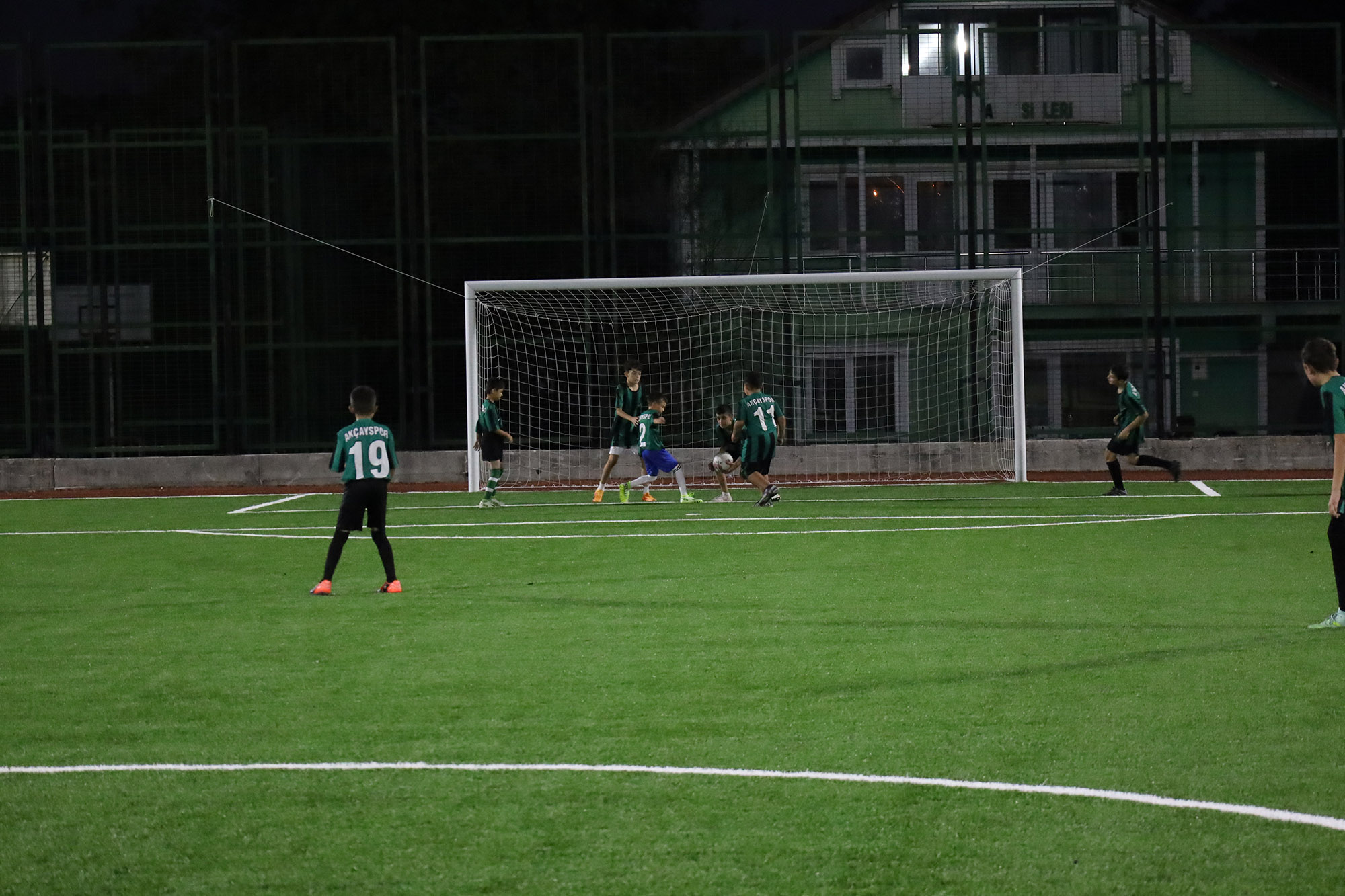 Gençler için yeni spor alanı: Sapanca Akçay’ın futbol tesisine yeni yüz