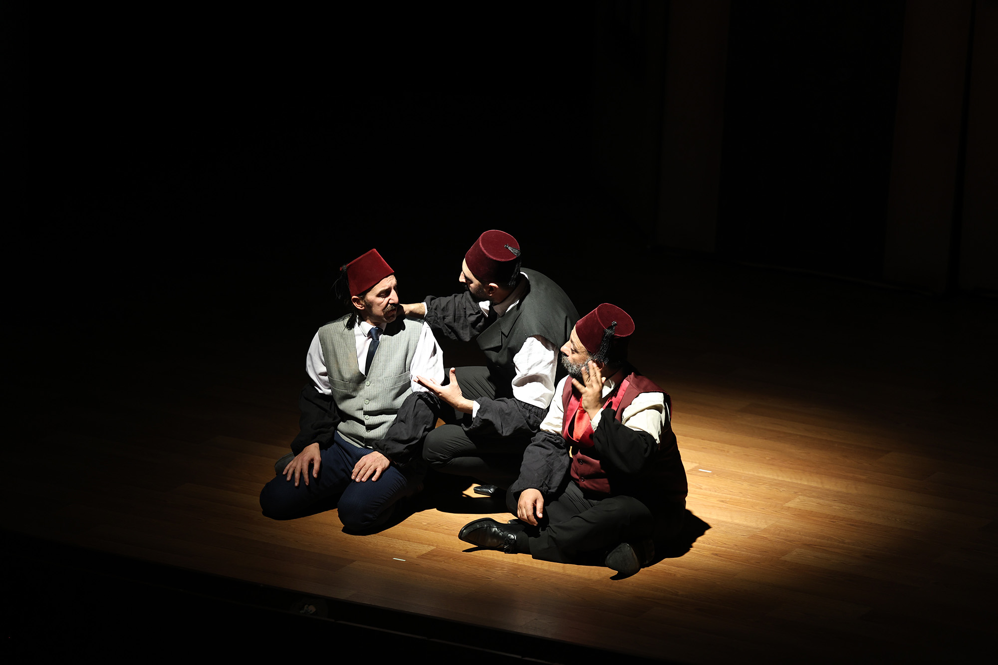 Sakarya’da tiyatro perdesine görkemli açılış 