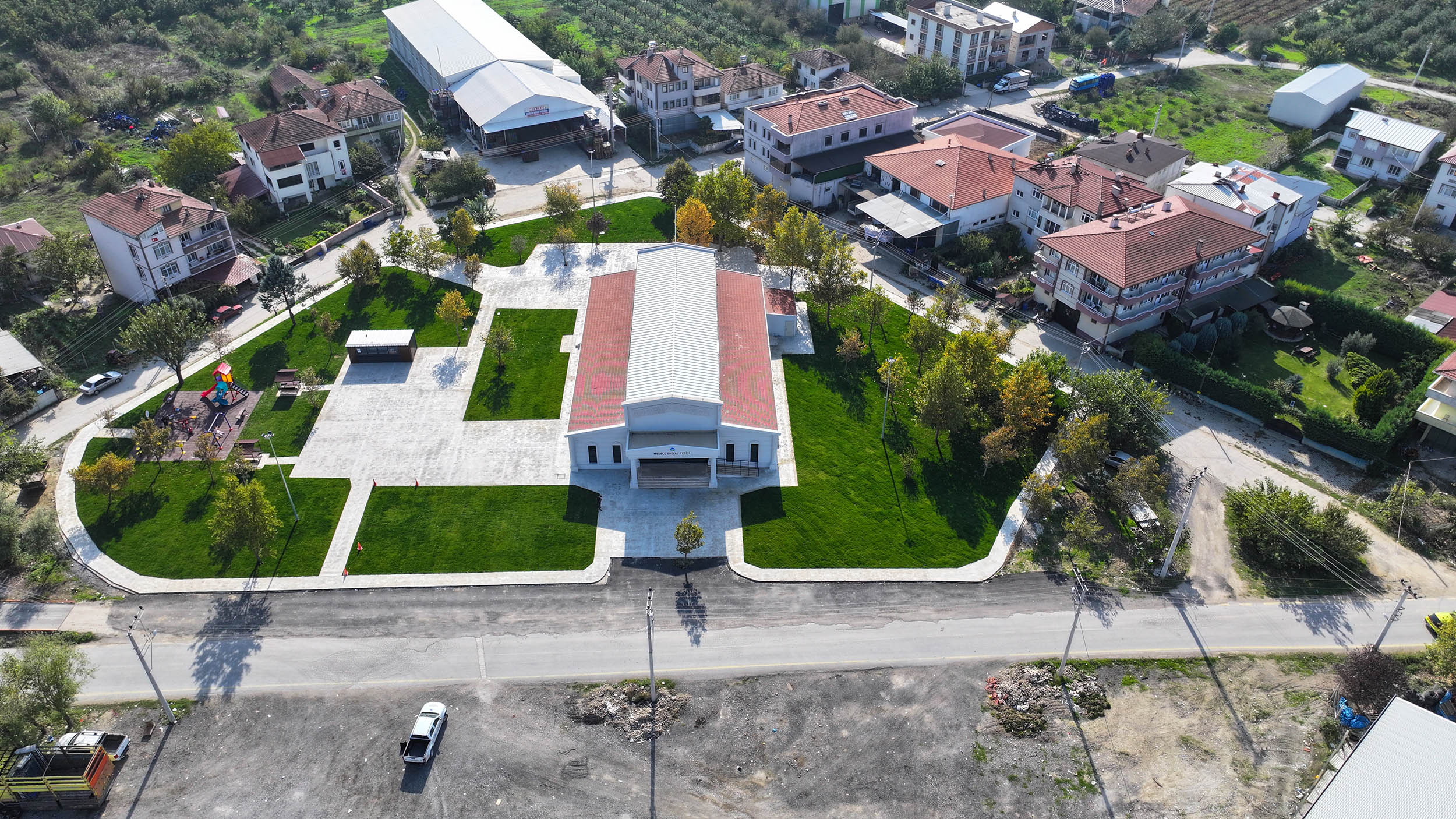 Âtıl arazi binlerce kişinin sosyal yaşamına dokunacak sosyal projeye dönüştü: Mekece Sosyal Tesisleri kapılarını açtı…