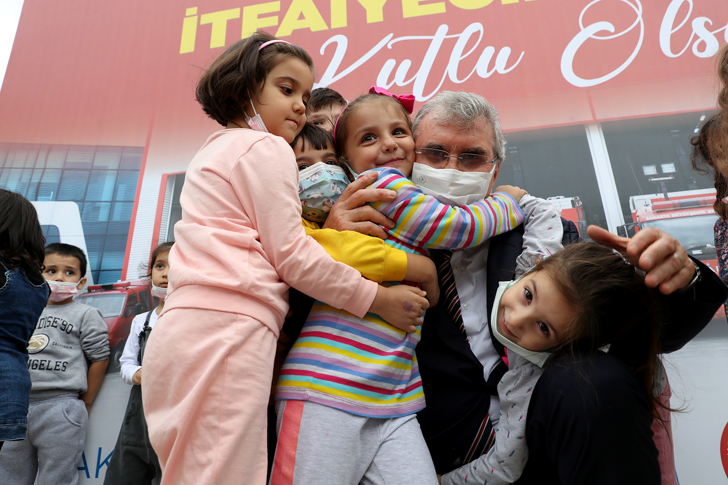“Kahraman itfaiyecilerimizin haftası kutlu olsun”