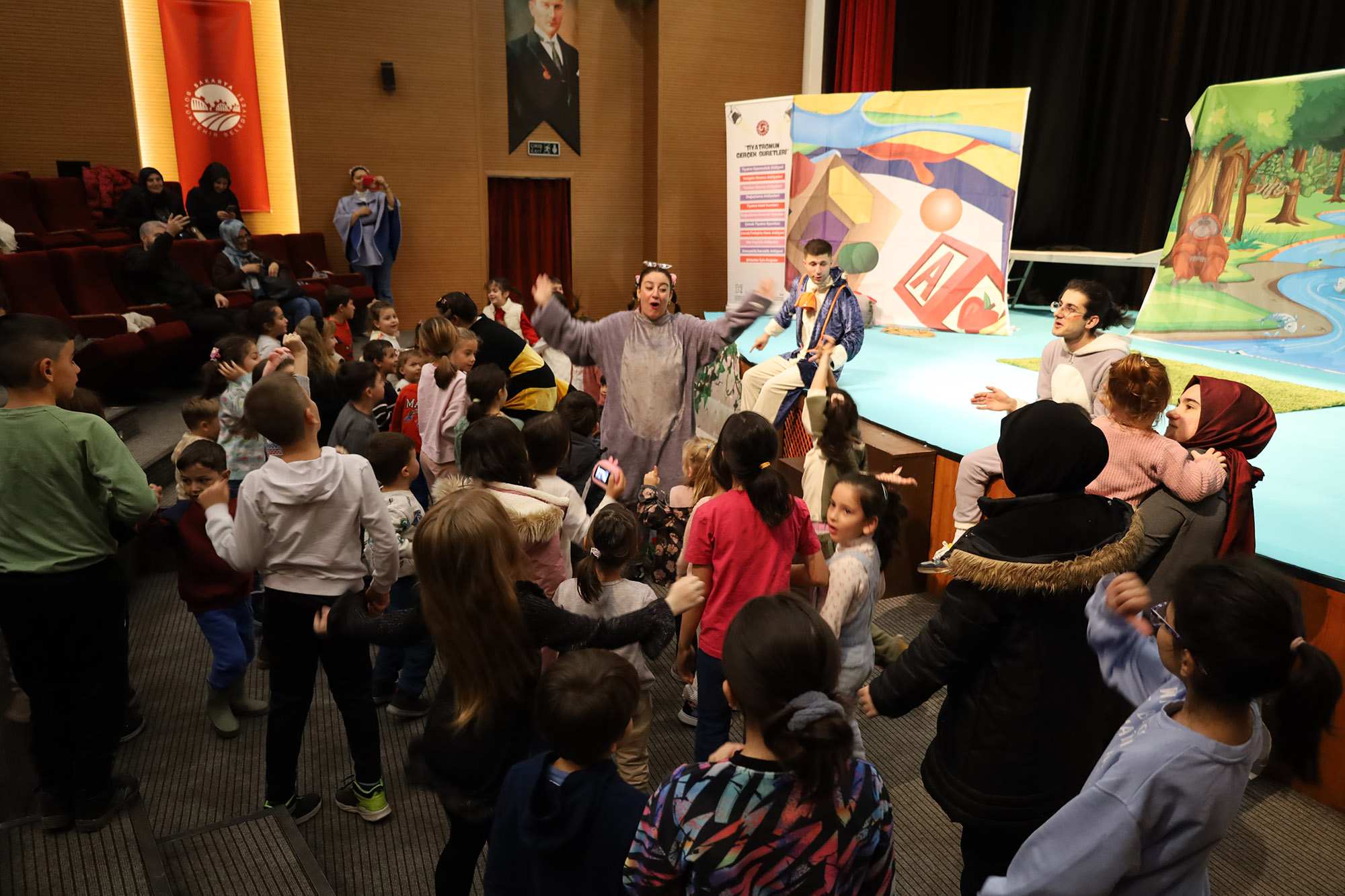 ‘Ali Can ve Arkadaşları’ SGM’de çocuklarla buluştu