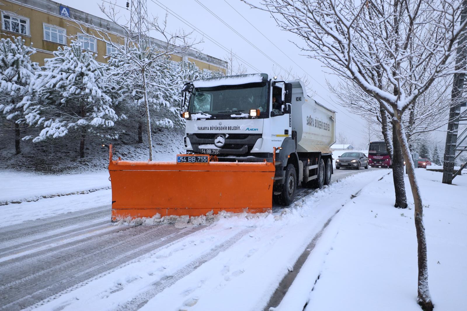 Büyükşehir 48 araç ve 100 kişilik timle karla mücadele mesaisinde: İşte son durum