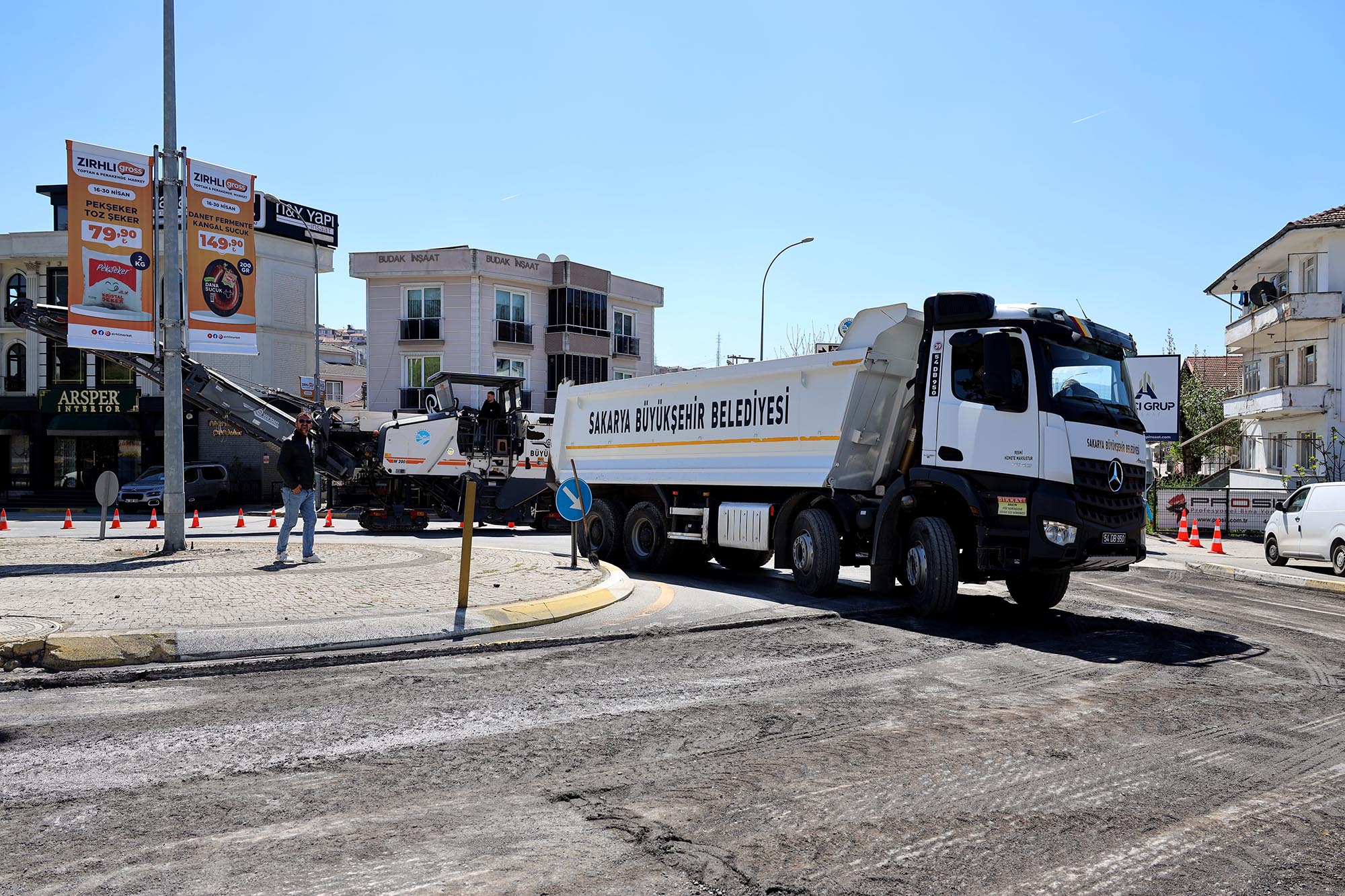 Büyükşehir’den asfalt sezonu öncesi önemli güzergahlarda iyileştirme çalışması