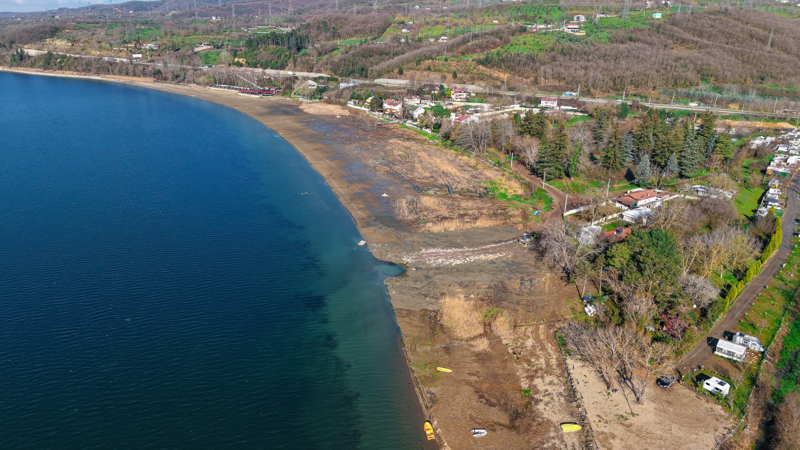 Sapanca Gölü’nün kıyılarında kaçak iskele kaldırma sürecinin ikinci etabı başladı
