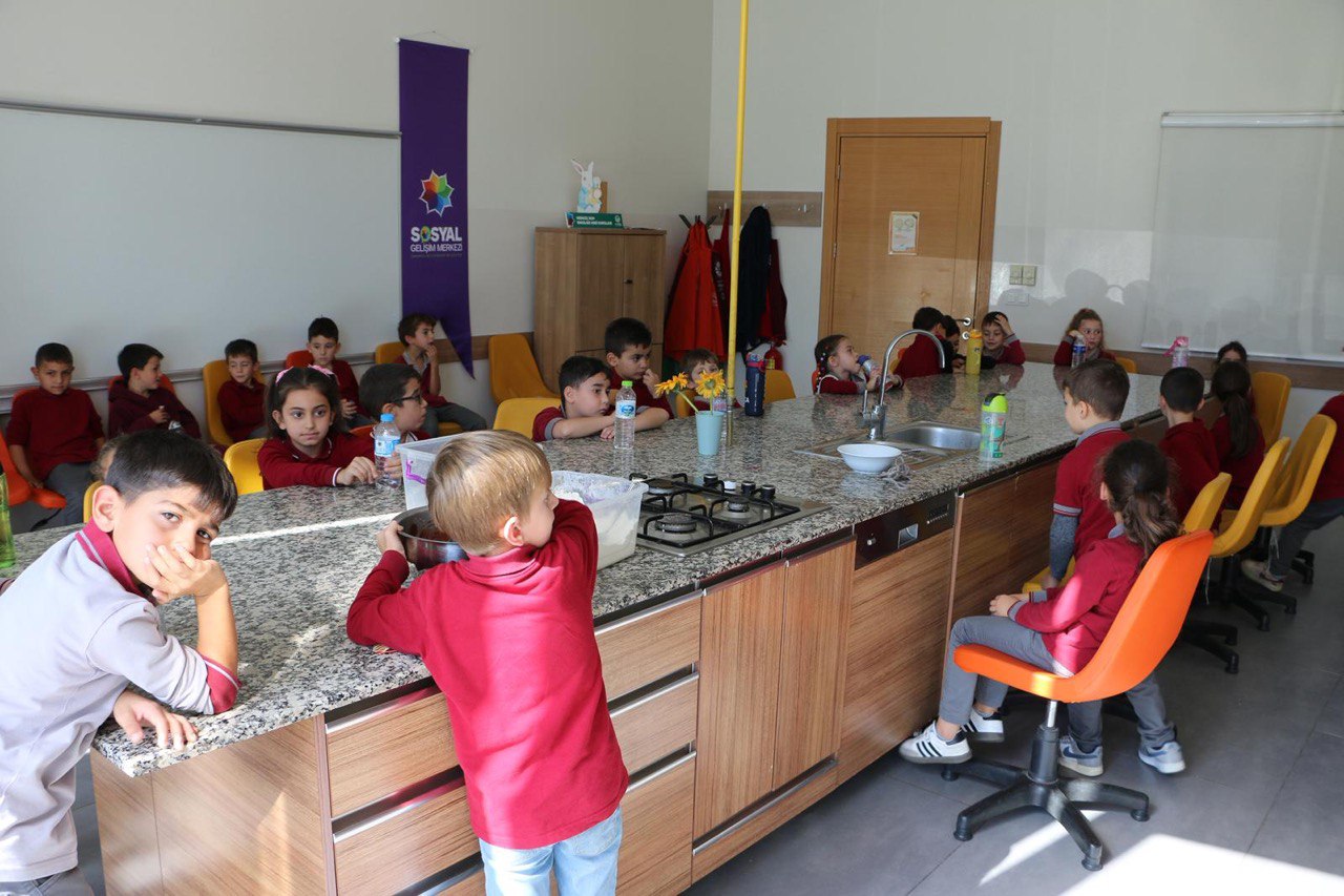 Minik öğrenciler atölyelerde yeteneklerini keşfetti