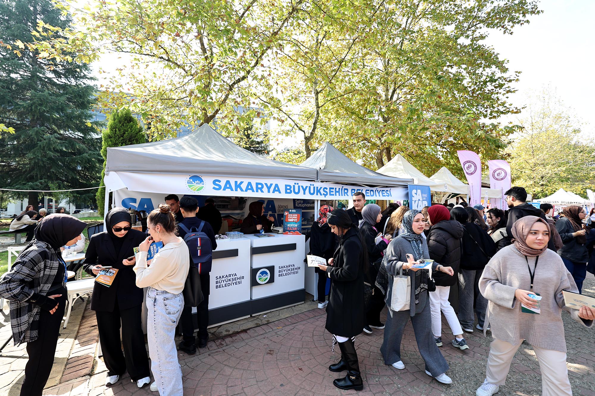 Üniversitede Büyükşehir rüzgârı: İkramlar, hediyeler… 