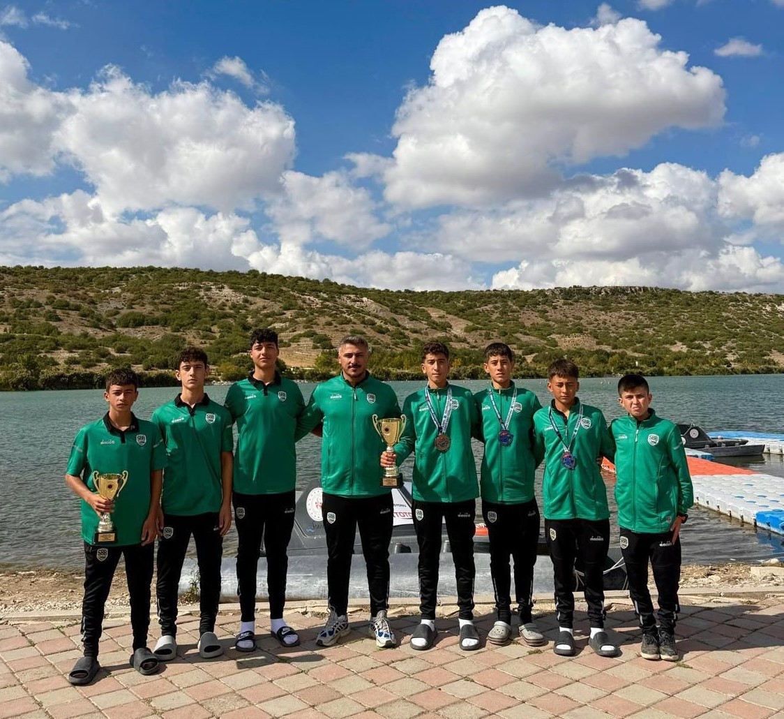 Büyükşehir sporcuları Eskişehir’de ikincilik kupasını kaldırdı