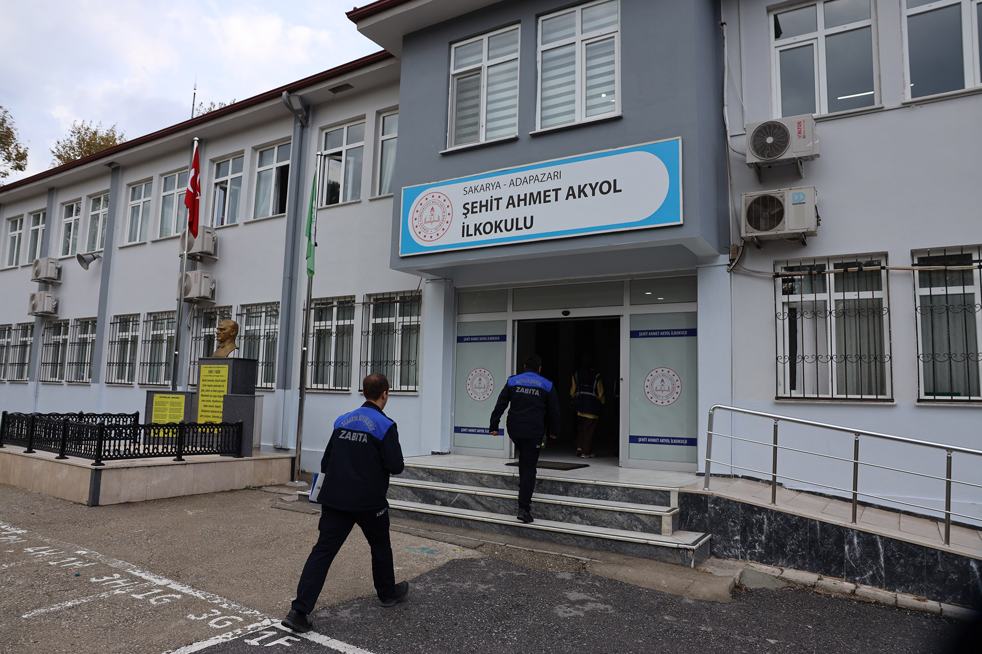 Okul kantinlerine denetim: Çocukların sağlığı için ürünleri tek tek incelediler