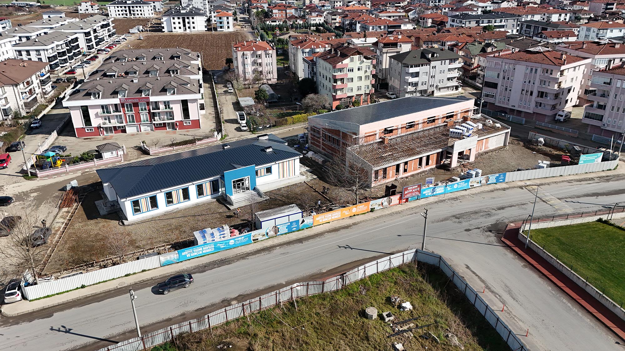 Arifiye’de binlerce genci heyecanlandıran ilerleyiş: Havuzun yaz sezonunda kapılarını açması hedefleniyor