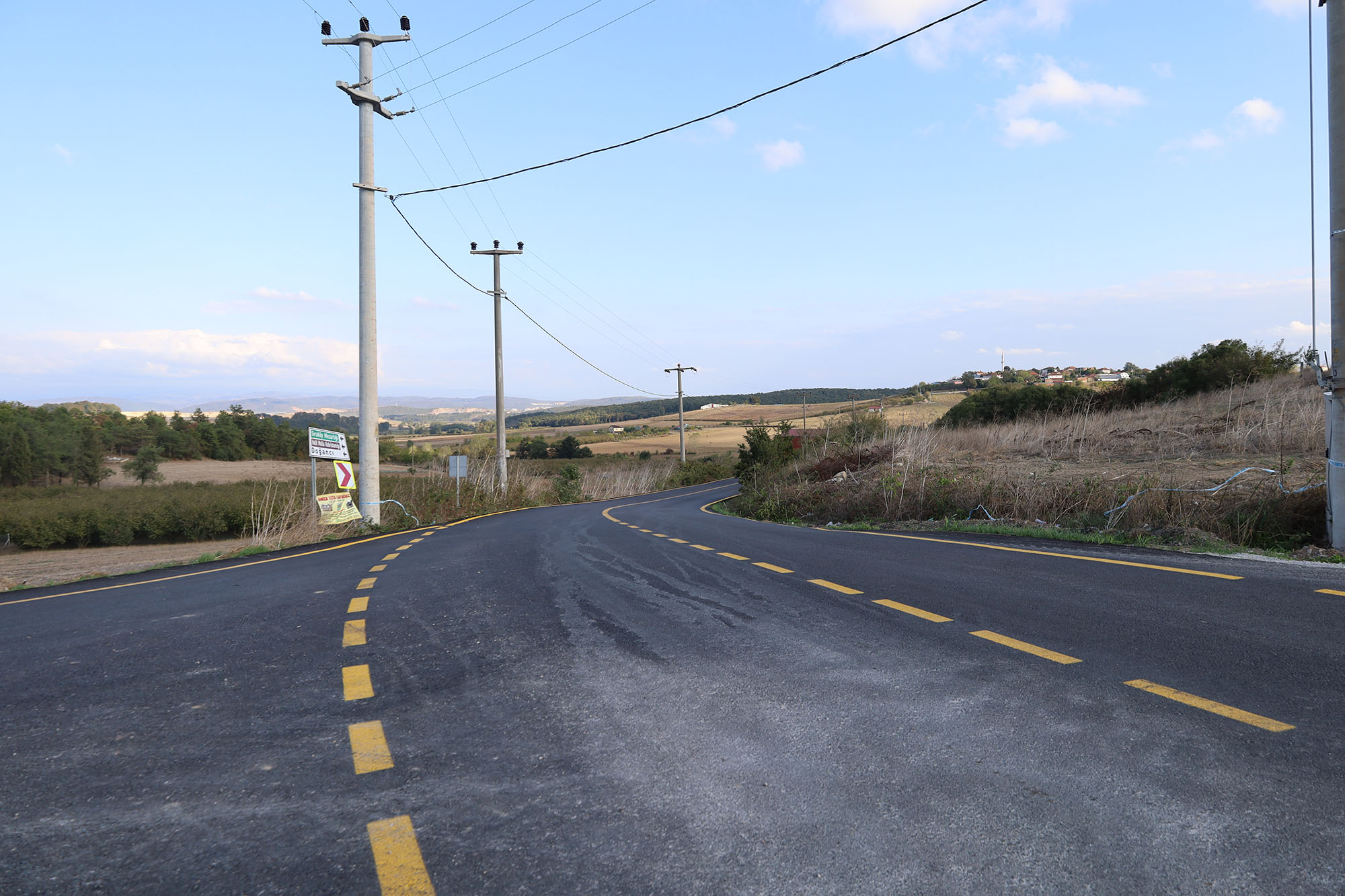 Söğütlü’de yenilenen grup yollarına vatandaşlardan tam not: “Modern bir hale kavuştu”