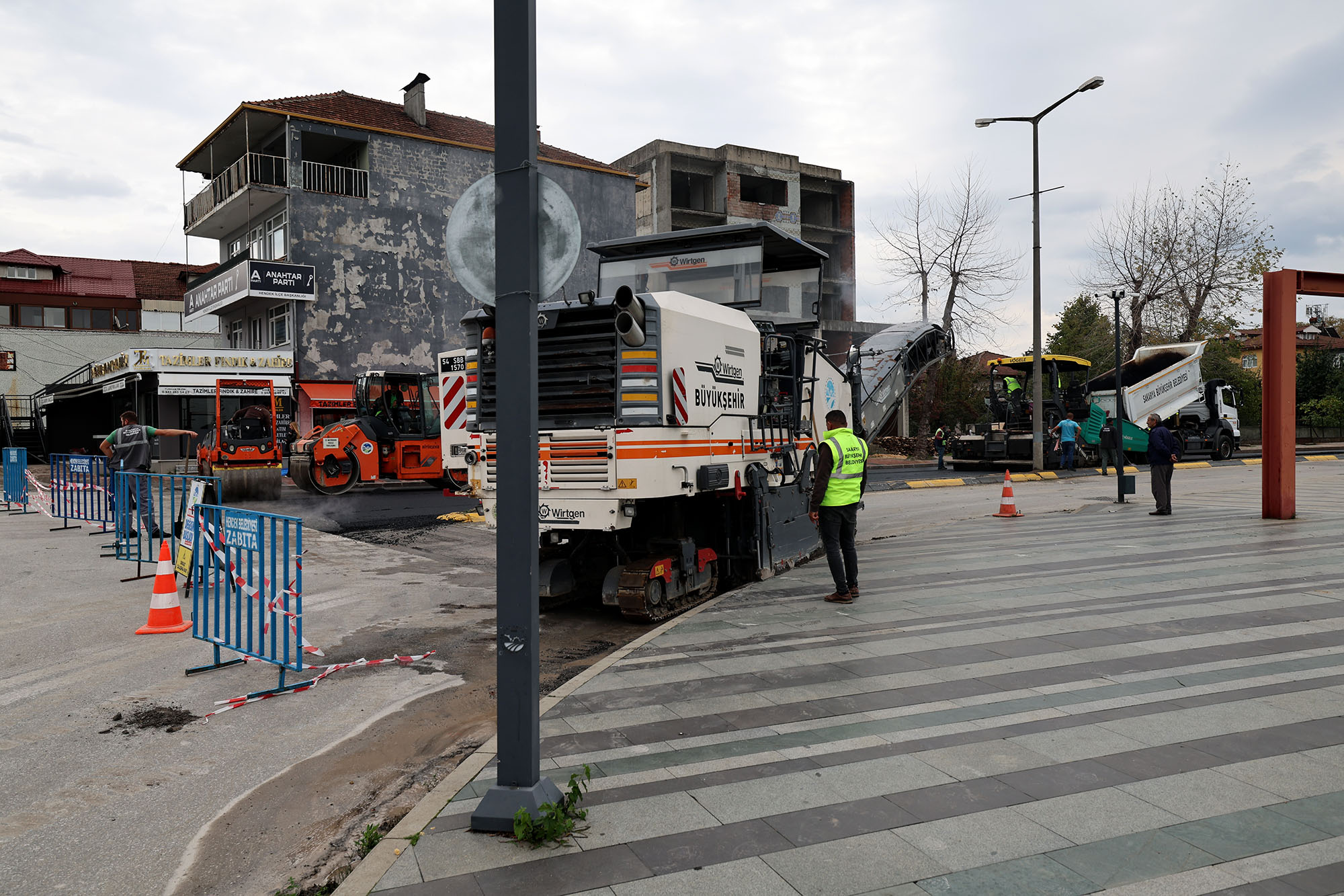 Hendek’in kalbi Şehit Gaffar Okkan Bulvarı’na Büyükşehir dokunuşu