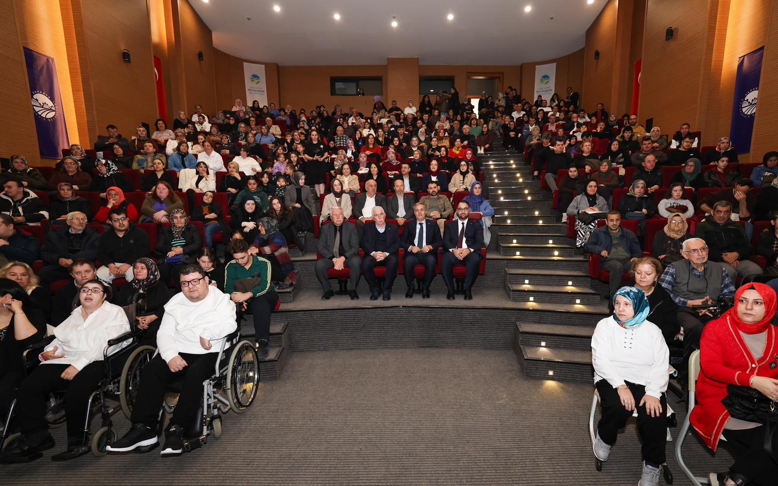 “Bugün sevgi ve dayanışmayı hatırlama, engelleri birlikte aşma günüdür”