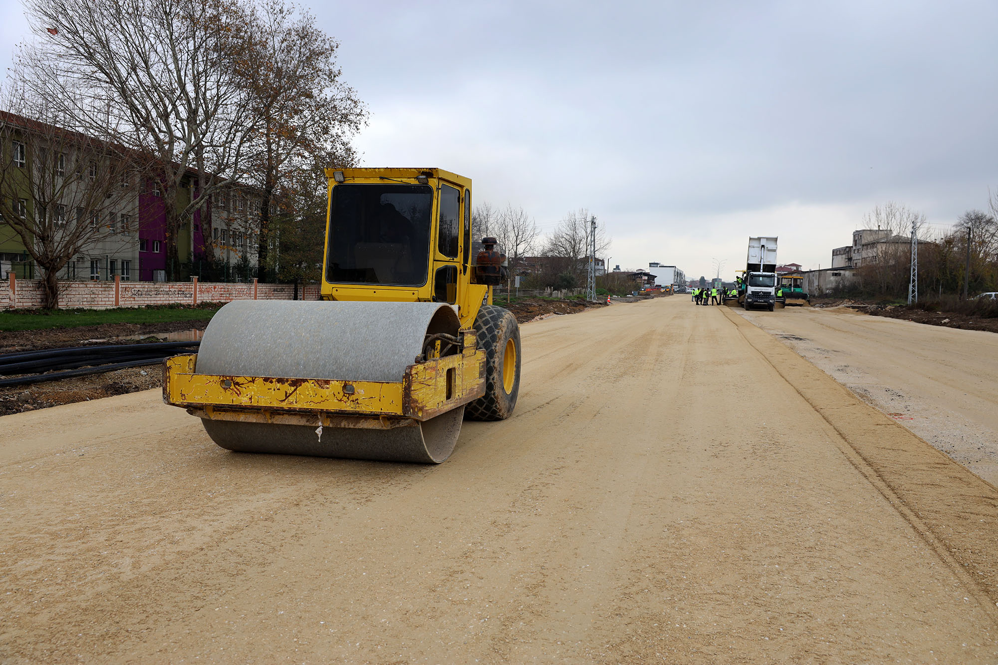 Şehir merkezinin beklediği bağlantı yolunda üstyapı çalışmalarına geçildi