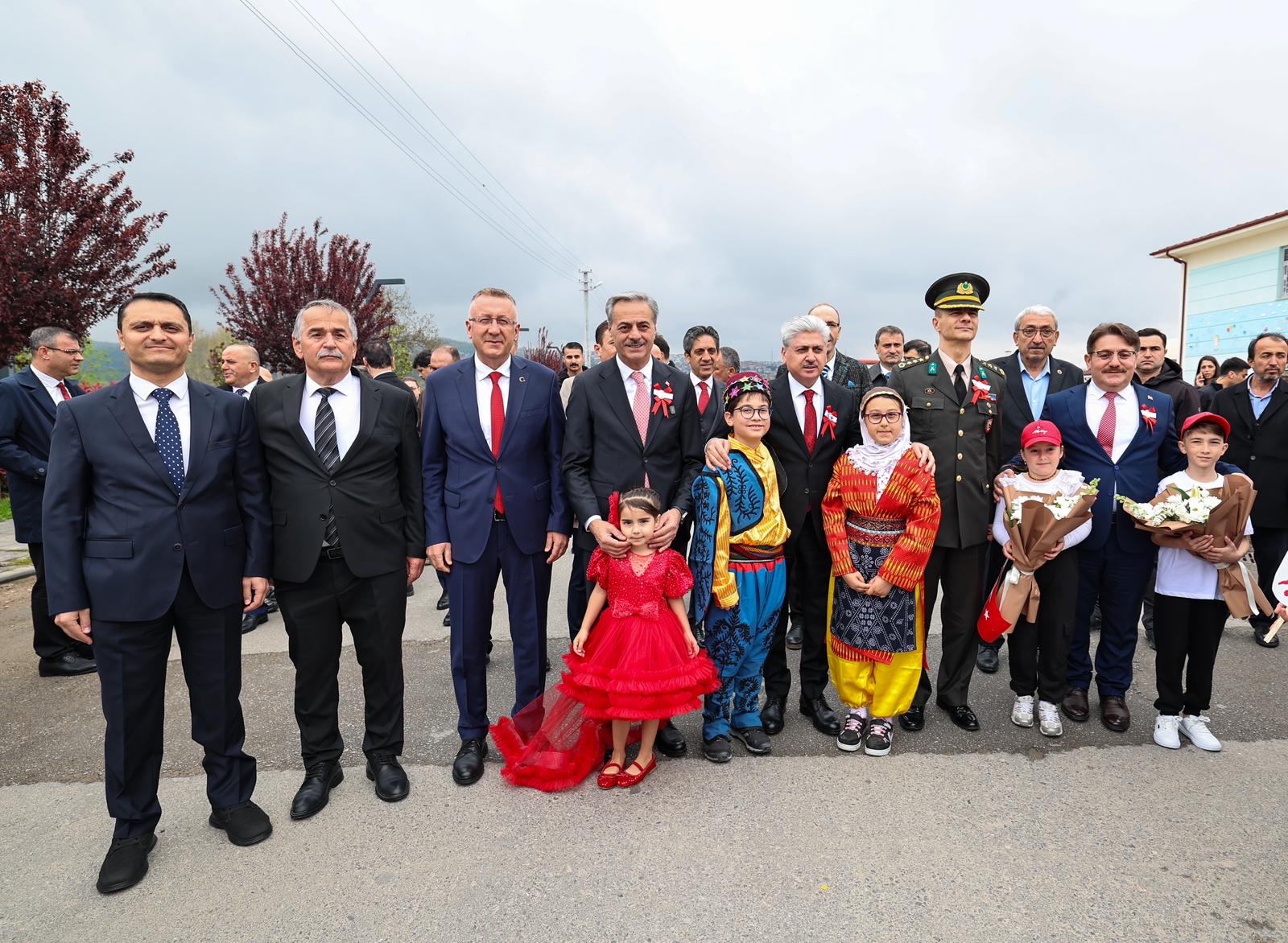 Alemdar miniklerin 23 Nisan coşkusuna ortak oldu: “Tüm çocuklarımızın bayramı kutlu olsun”