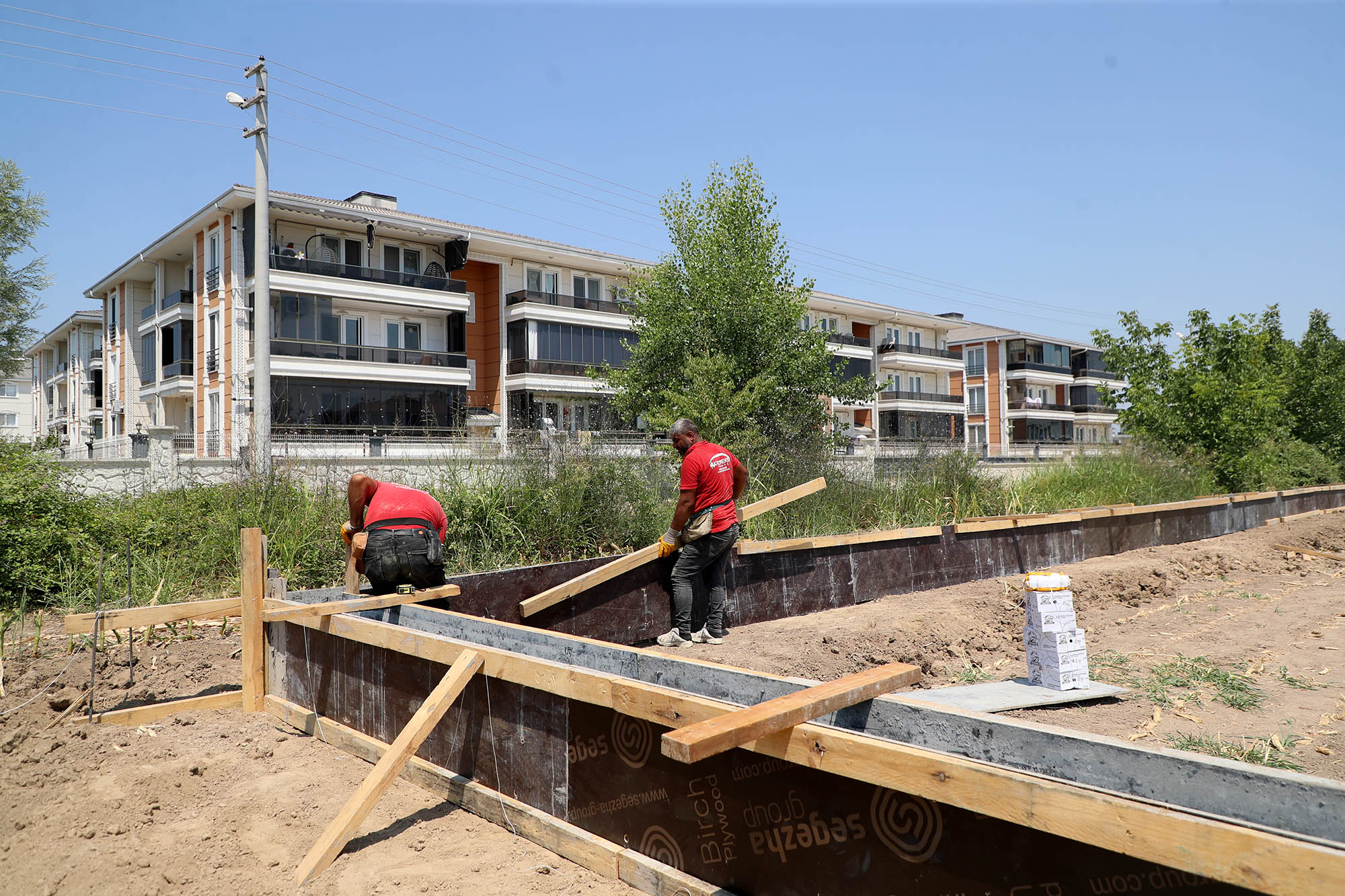 Başkan Yusuf Alemdar gençlere söz vermişti: 4 ilçe ve 4 ayrı mahallede işlem aynı anda başladı