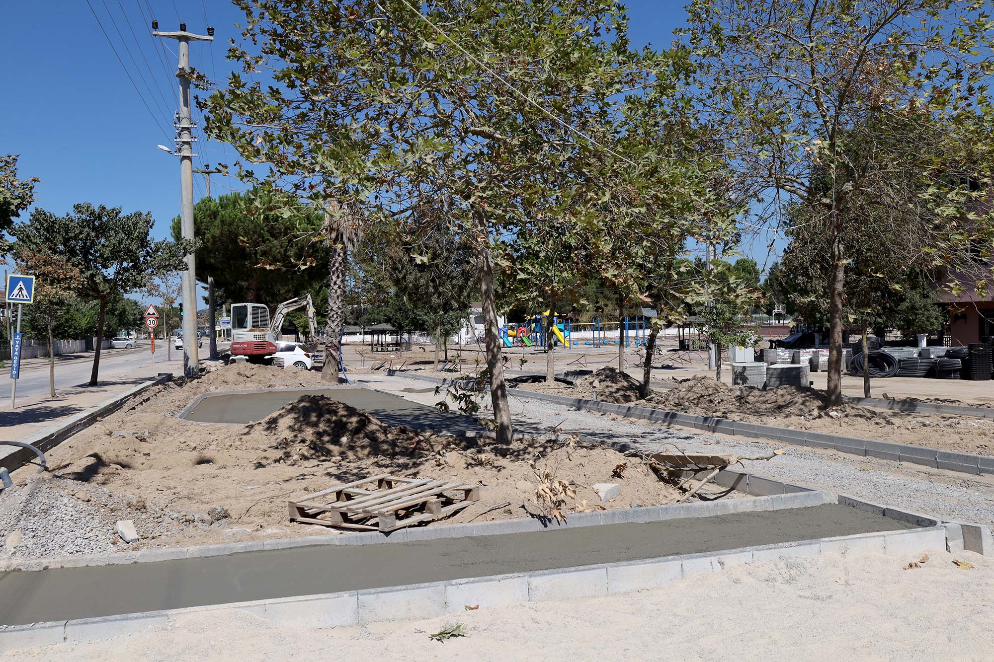 Söğütlü’nün yeni sosyal alanı Ritim Park’ta çalışmalar devam ediyor