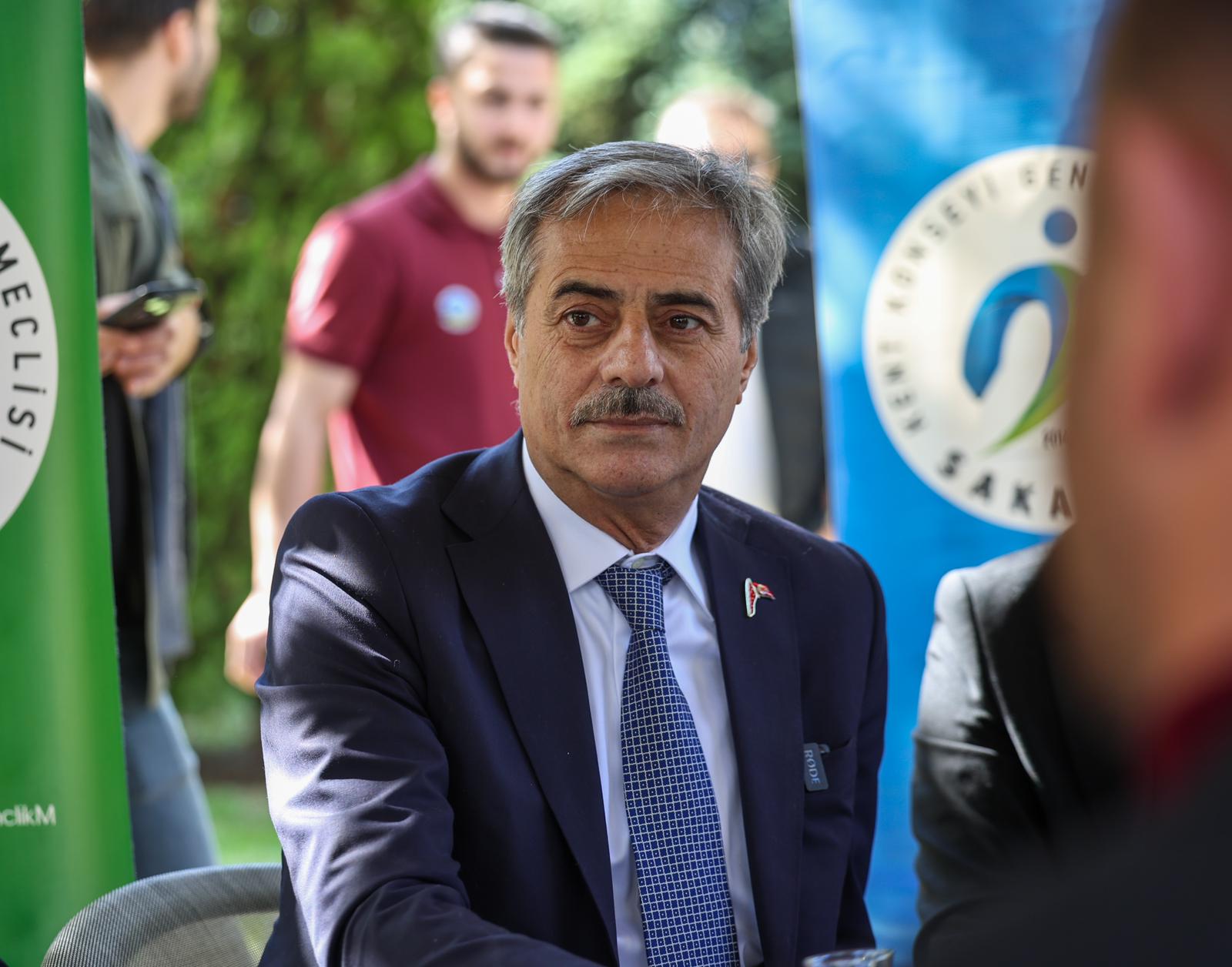 Yusuf Alemdar güzel gelişmeyi gençlerle paylaştı: “Şehir Kütüphanesi için çalışmalar başlıyor”