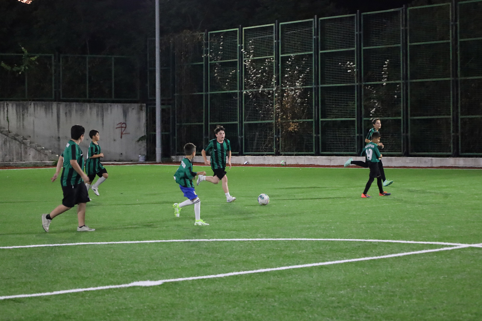 Gençler için yeni spor alanı: Sapanca Akçay’ın futbol tesisine yeni yüz