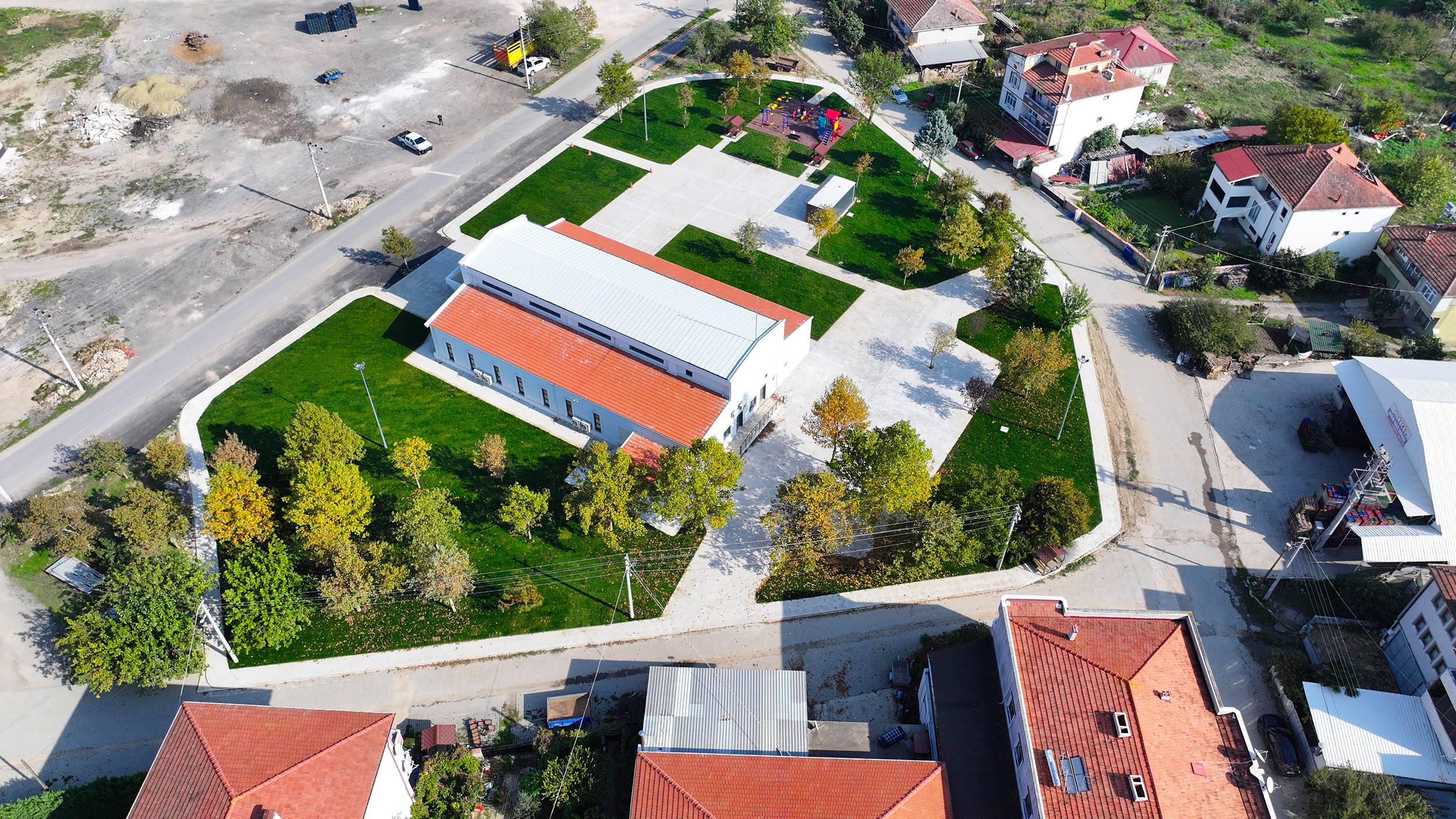 Âtıl arazi binlerce kişinin sosyal yaşamına dokunacak sosyal projeye dönüştü: Mekece Sosyal Tesisleri kapılarını açtı…