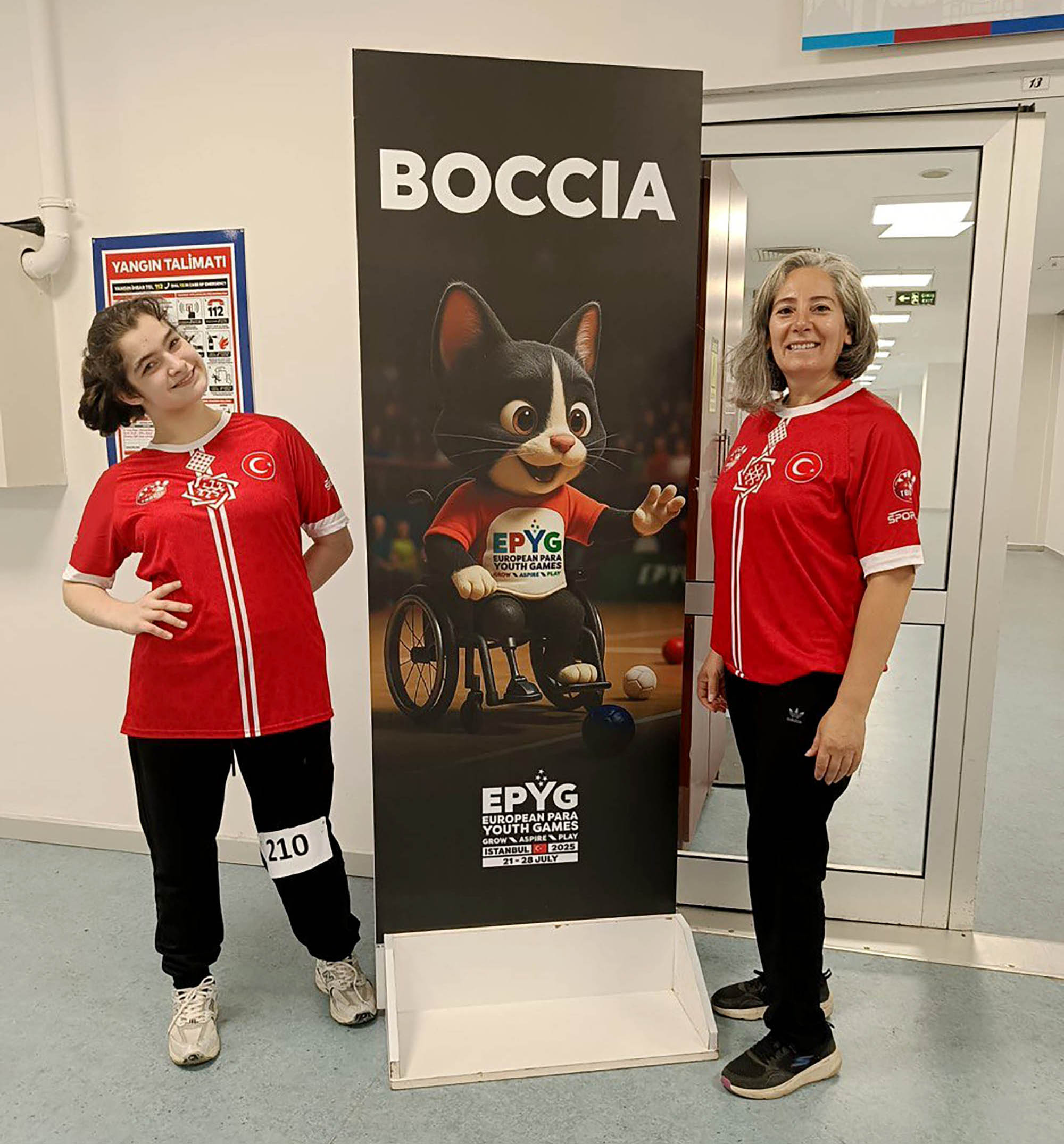 Büyükşehir Avrupa’da Türk Bayrağı’nı dalgalandıran Hüdanur’a anlamlı destek