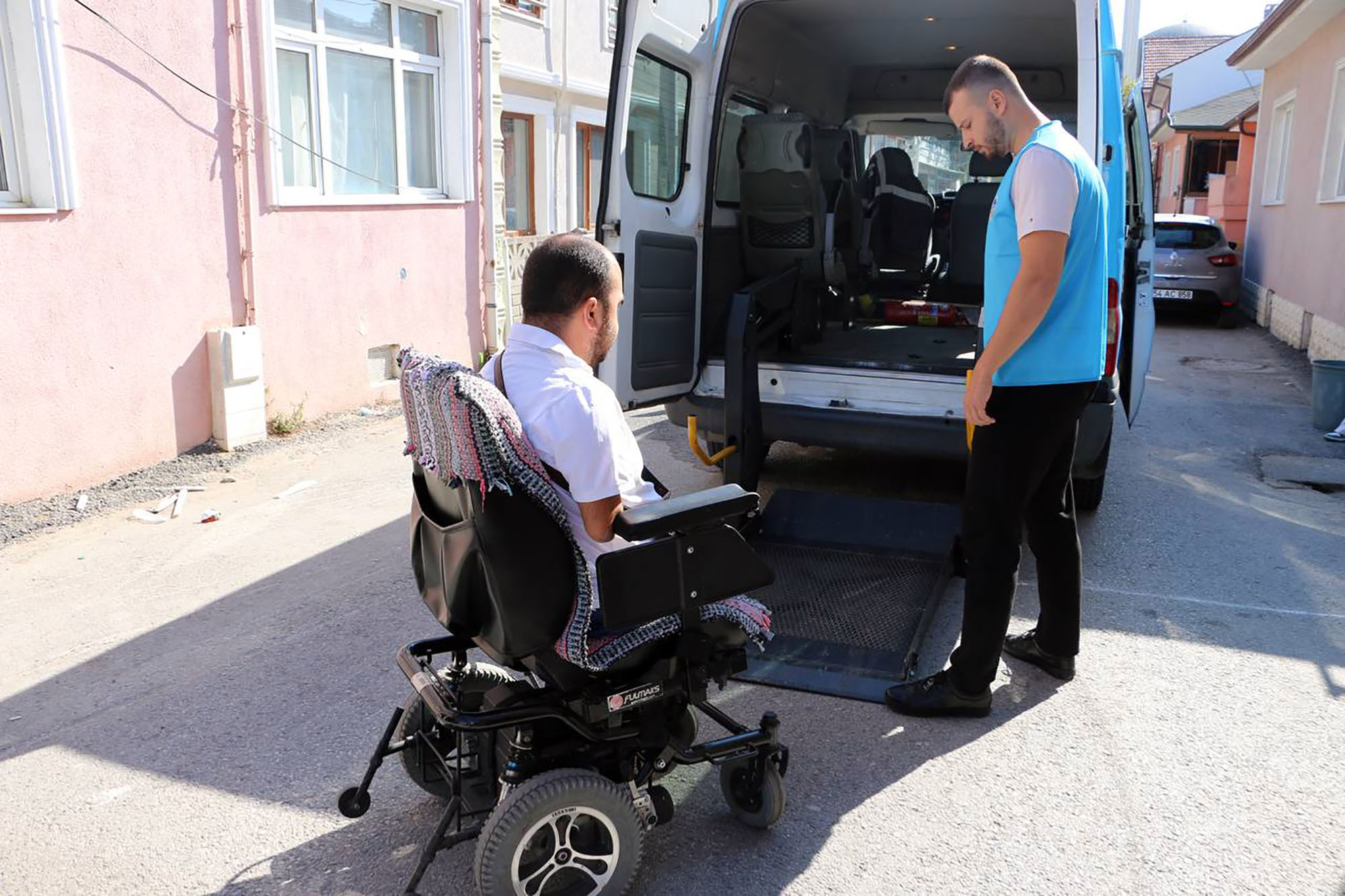 Büyükşehir’den özel gereksinimli vatandaşlara ulaşım desteği