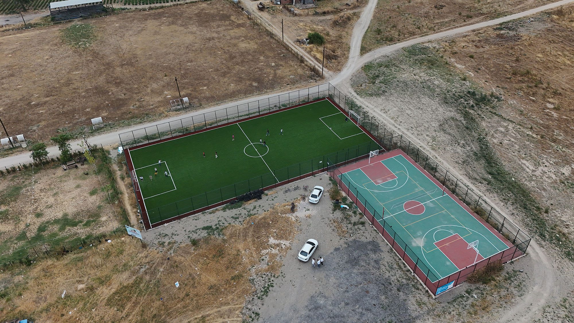 Okullar tatil oldu, Bayatlı gençler sahaya koştu