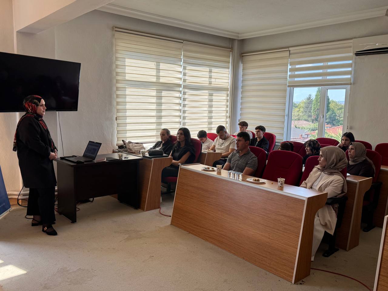 Özel gereksinimli vatandaşlara yasal ve resmi haklarını tek tek anlattılar