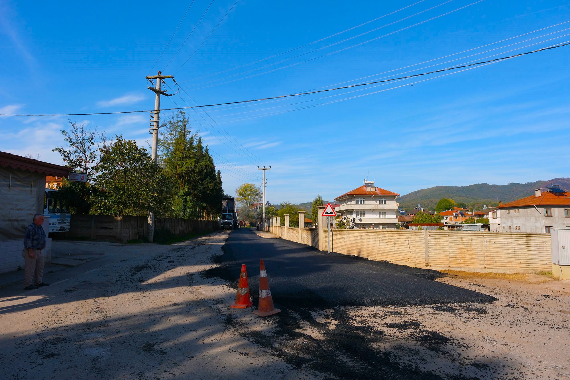 Hendek’te Soğuksu’dan sonra şimdi Hacıkışla: Büyükşehir şehrin yollarını ilmek ilmek işliyor
