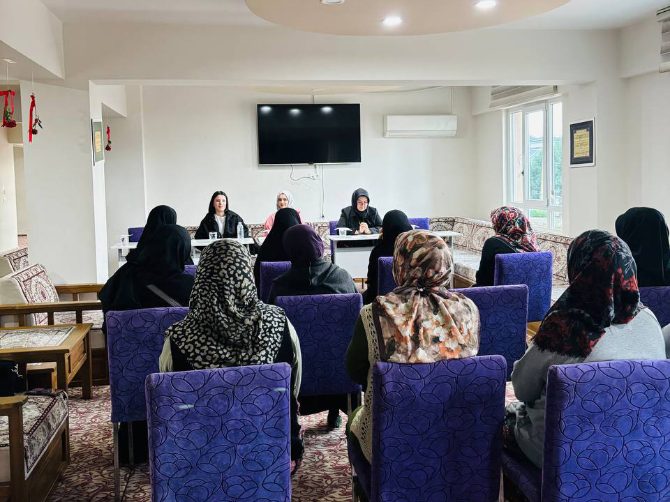 Büyükşehir’in “Kadın Kadına” projesi Akyazı’da devam etti