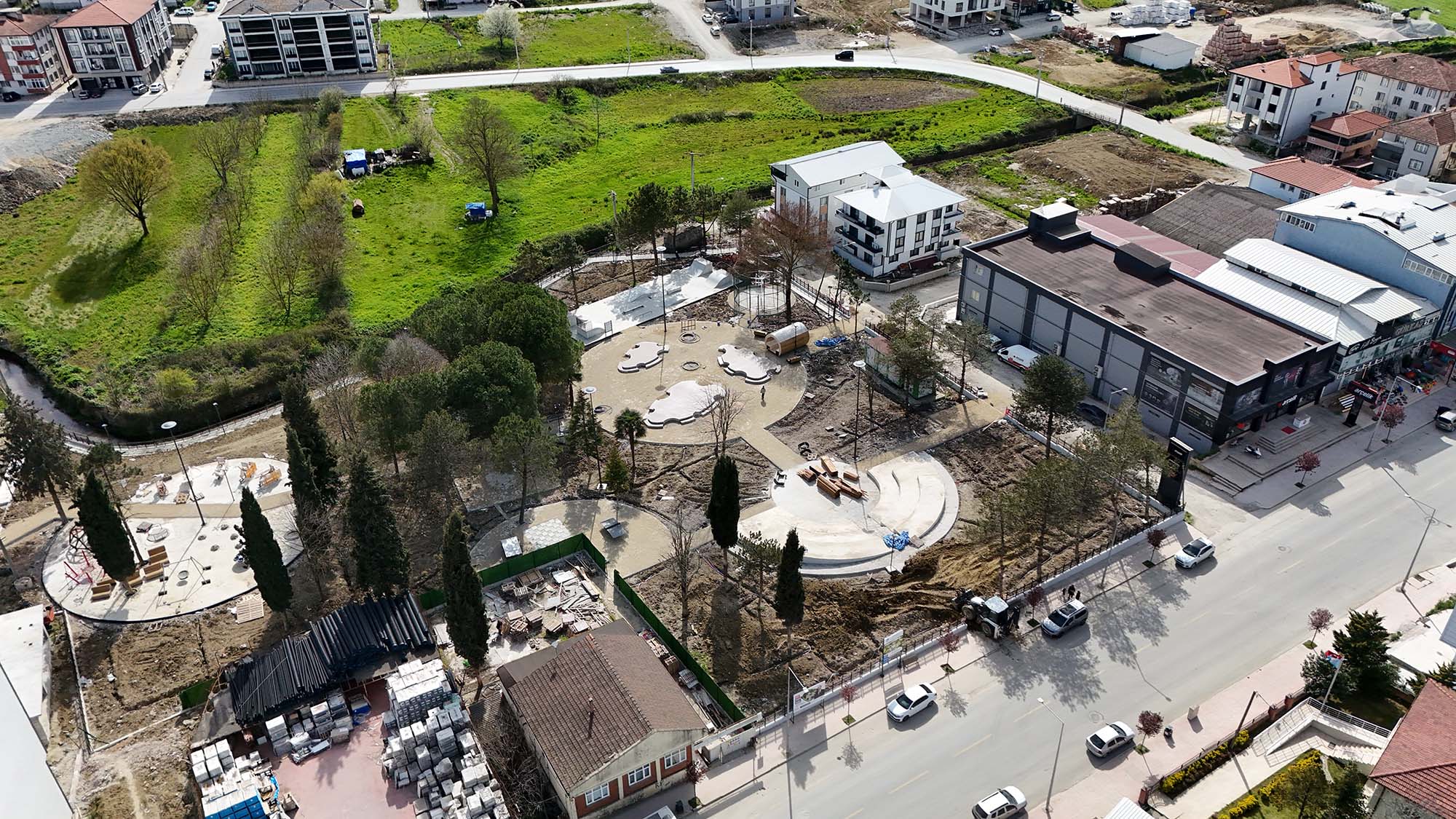 Kaynarca yeni buluşma noktasına kavuşuyor: Satranç alanı, ayak tenisi, tırmanma alanı, kaykay pisti…