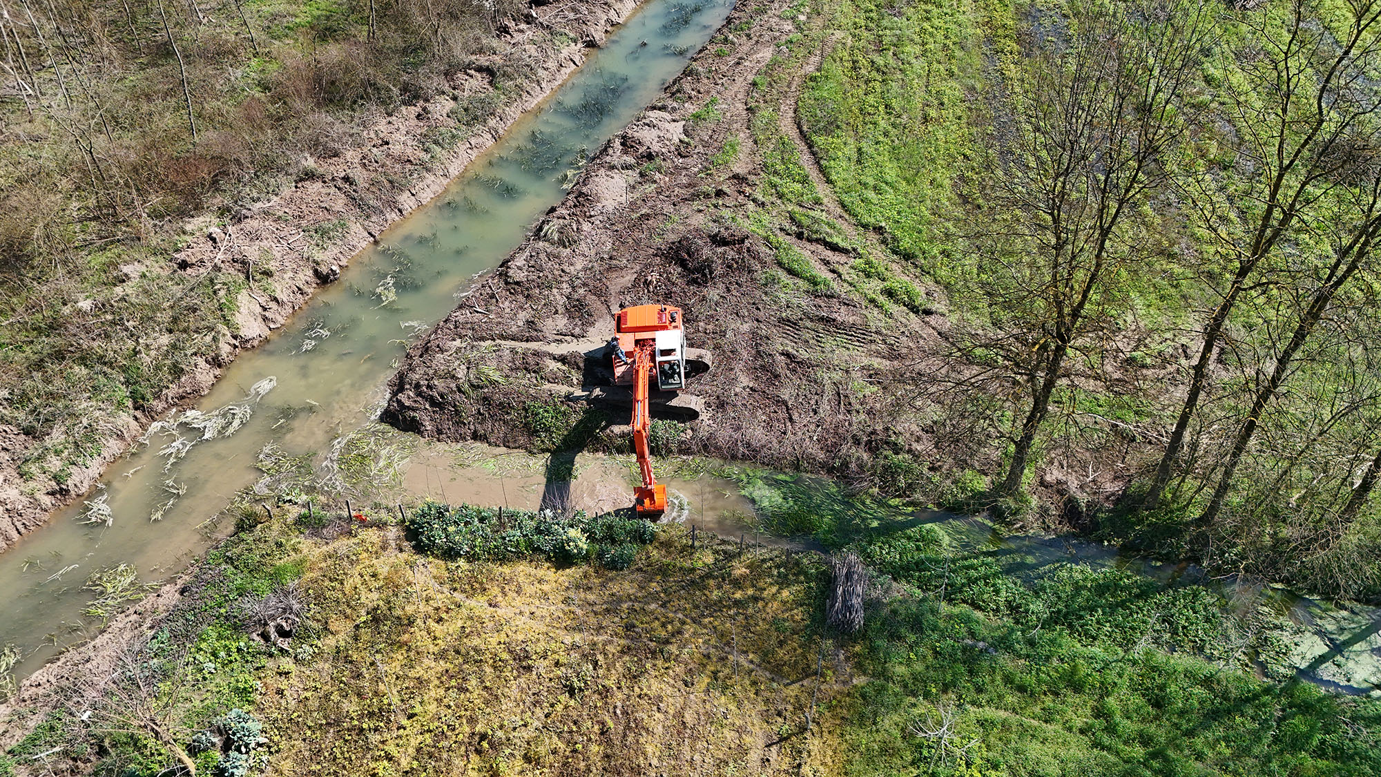 Büyükşehir, 16 ilçede kapsamlı drenaj ve kanal temizliği başlattı