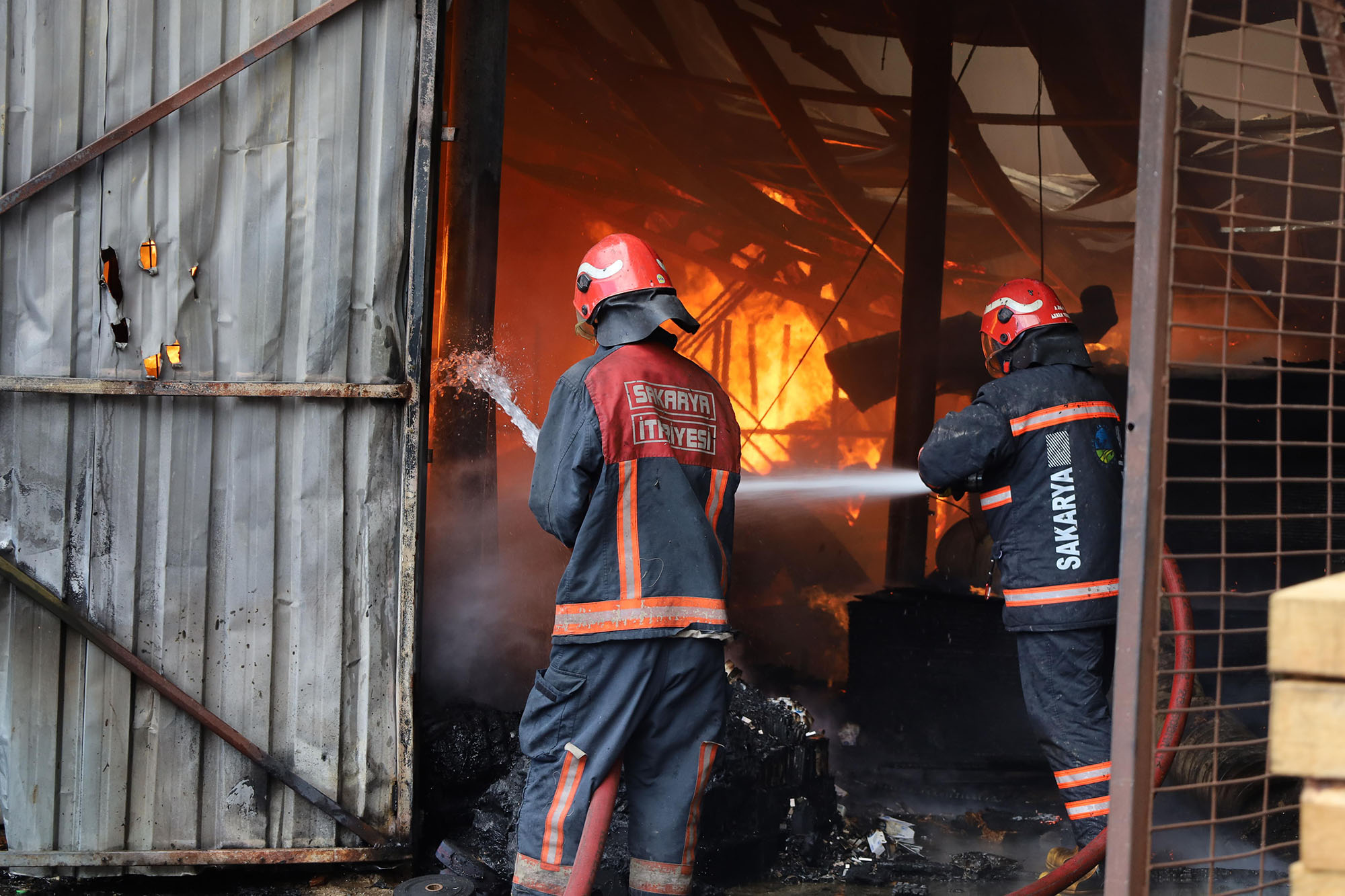 Sakarya’nın kahraman itfaiyecileri 10 ayda 11 bin 595 olaya müdahale etti