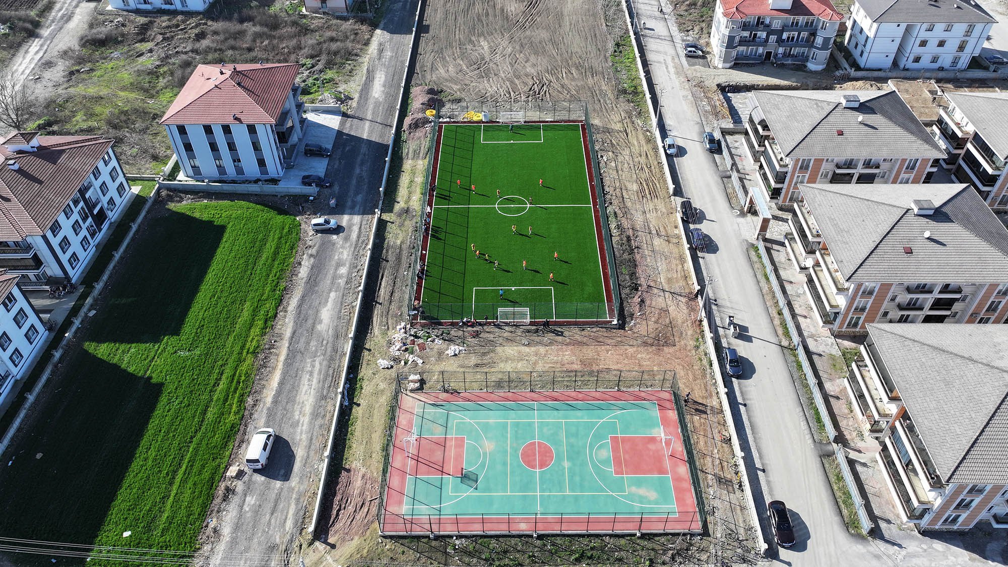 Futbol, basketbol, voleybol sahası Hanlıköy’de çocukların göz bebeği oldu