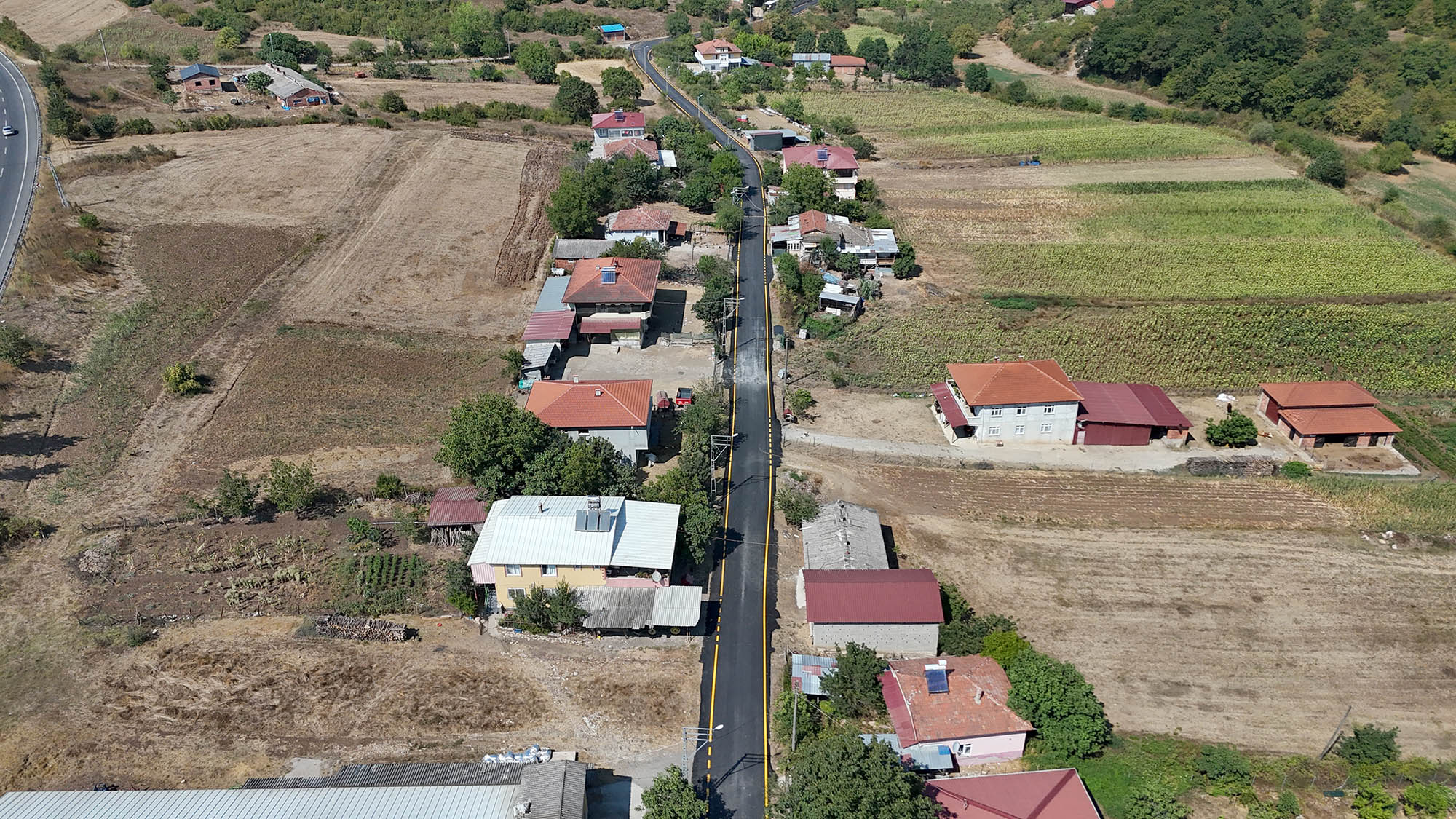 Büyükşehir yolları sil baştan yenilenen o ilçeyi şimdi tablo gibi işliyor