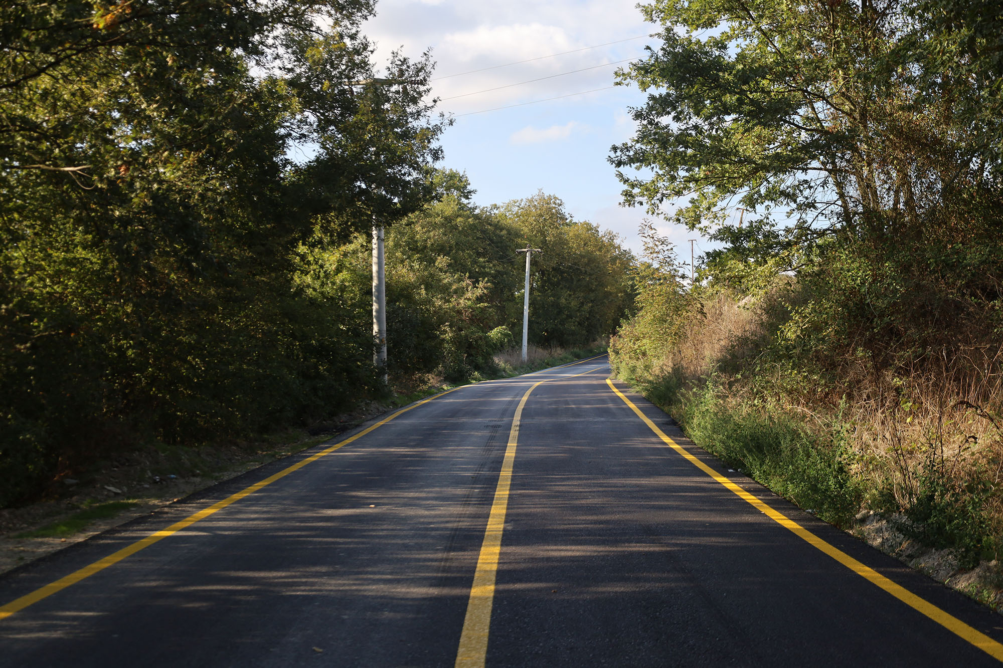 Söğütlü’de yenilenen grup yollarına vatandaşlardan tam not: “Modern bir hale kavuştu”