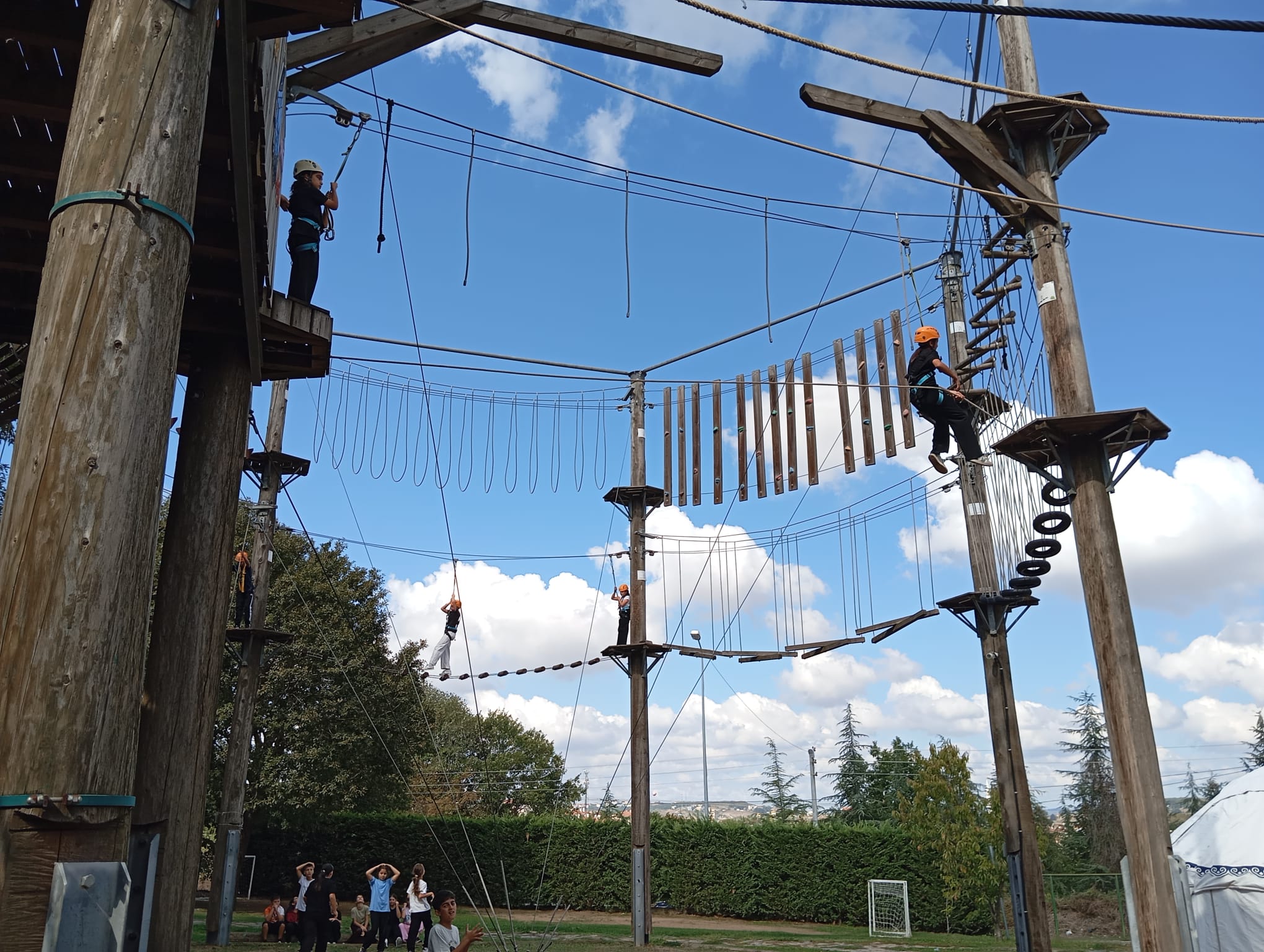Macera Park’ta adrenalin dolu deneyimle çok şey öğreniyorlar