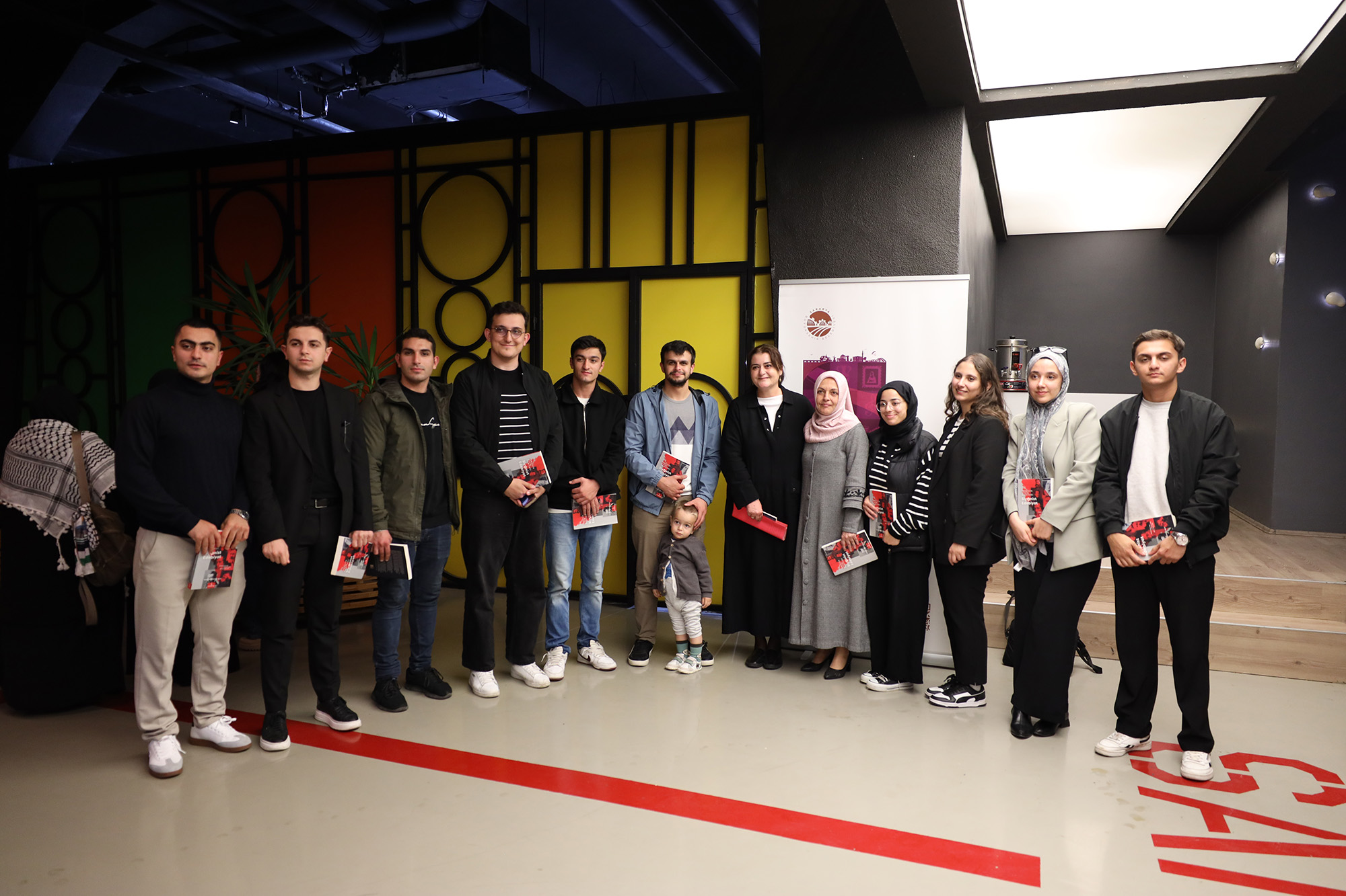 “Sahadaki gerçekler tüm edebi kurguları yerle bir etti”