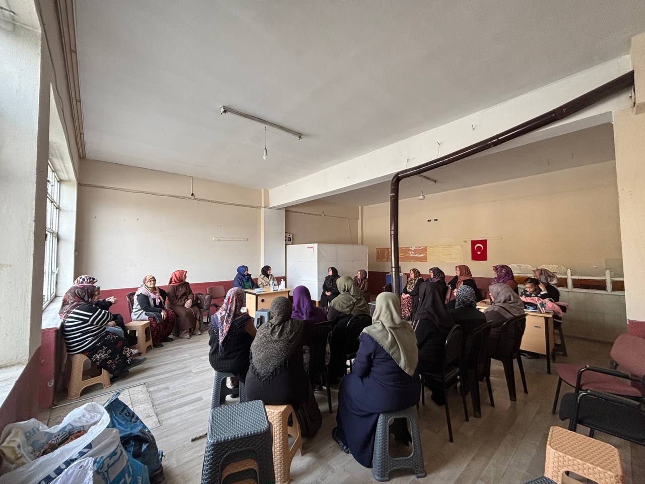 Büyükşehir’in “Kadın Kadına” projesi 16 ilçede sahada