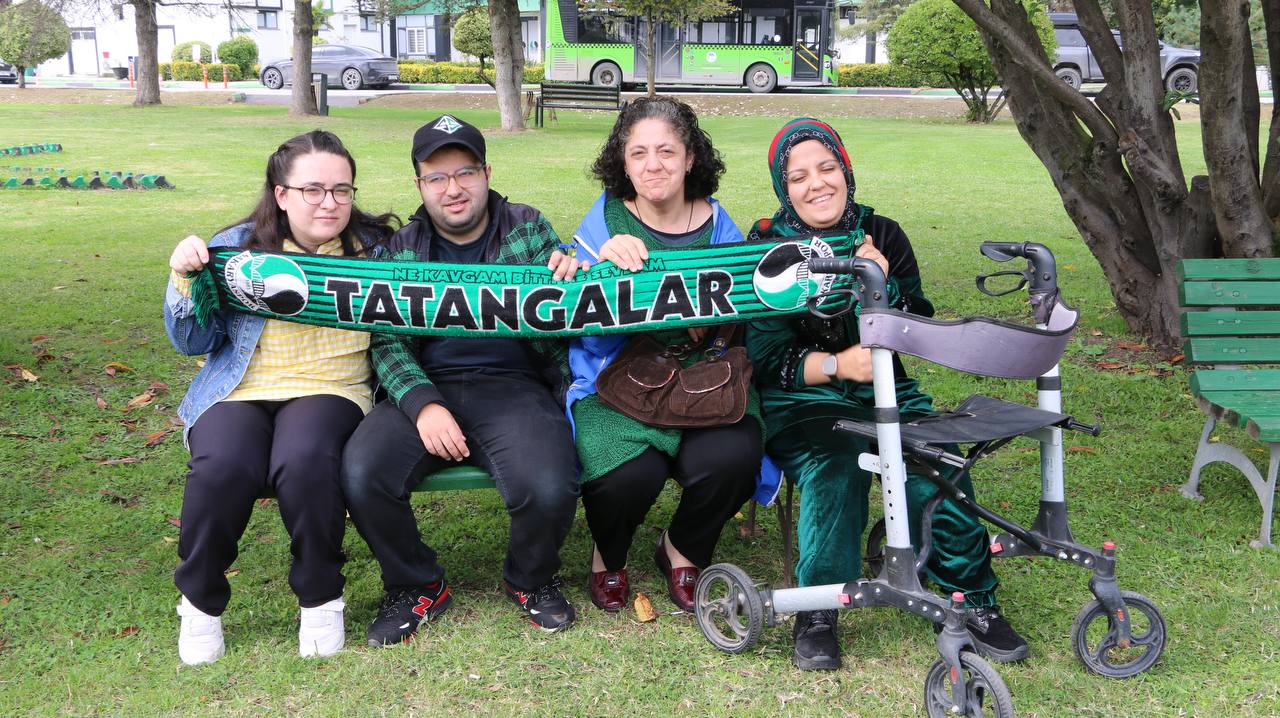 Özel gereksinimli öğrencilerden yeşil siyahlılara moral ziyareti