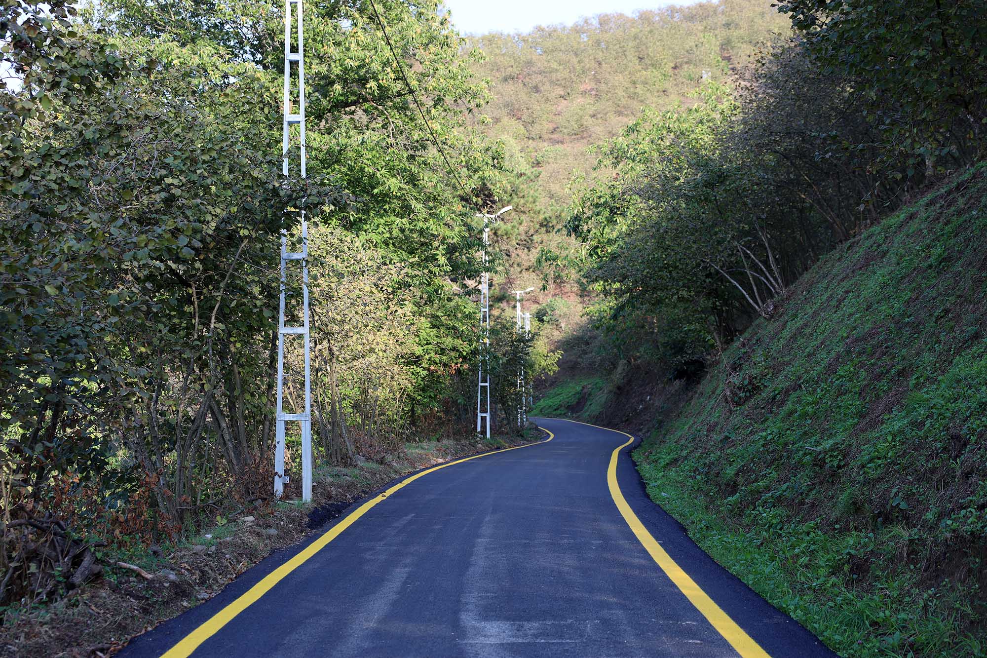 Akyazı’nın kırsalına giden yollar Büyükşehirle güzelleşti