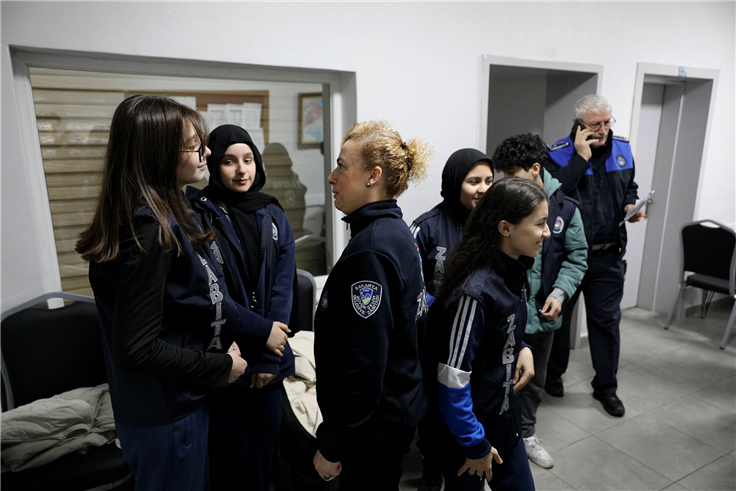 Sakarya’da çocuk zabıtalar sahaya indi: Tek tek kontrol edip uyardılar