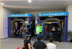 Büyükşehir’in bu merkezinde yaşayarak öğreniyorlar